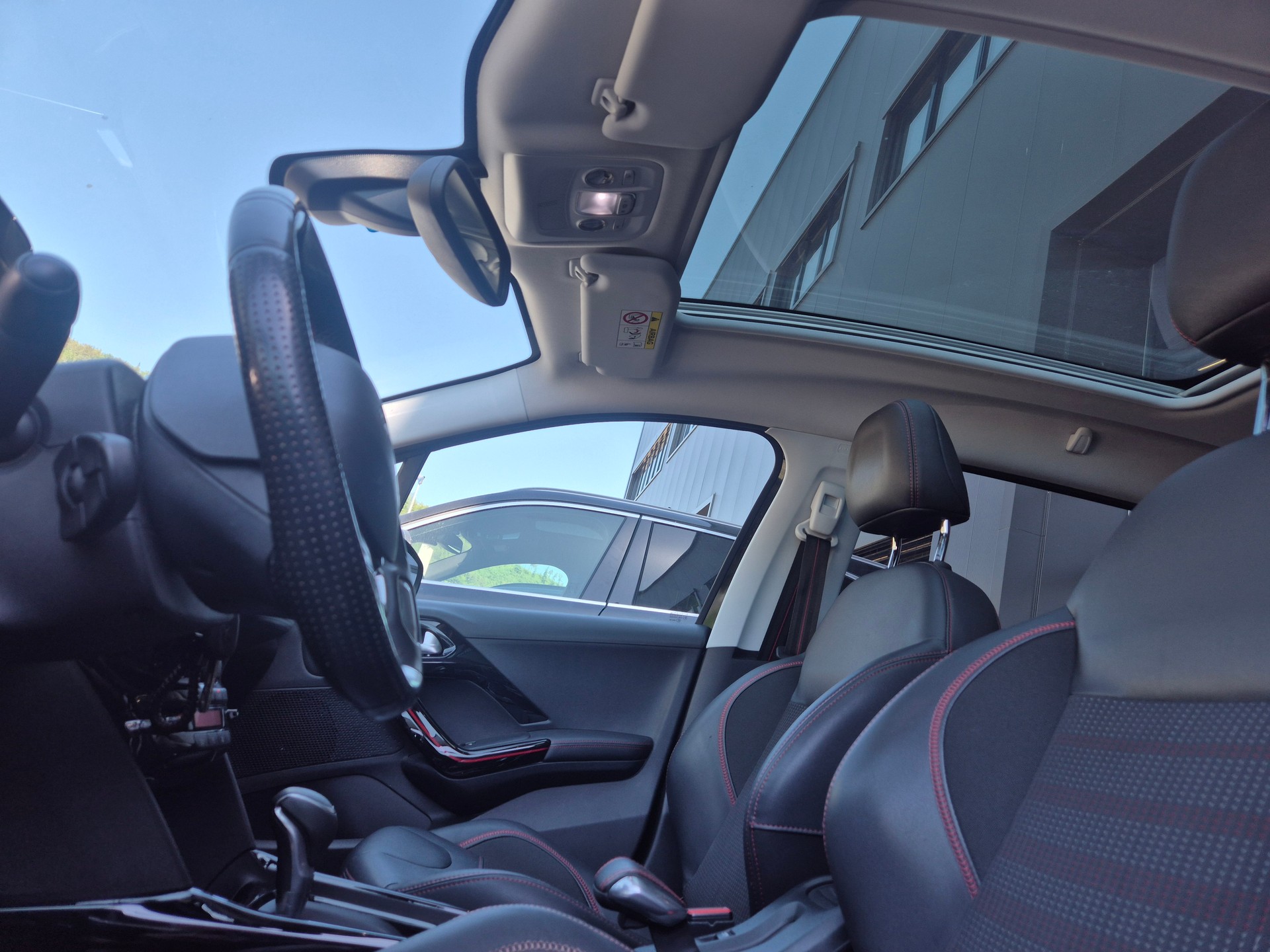 PEUGEOT 2008 1.2 PureTech GT Line EAT6-image-7