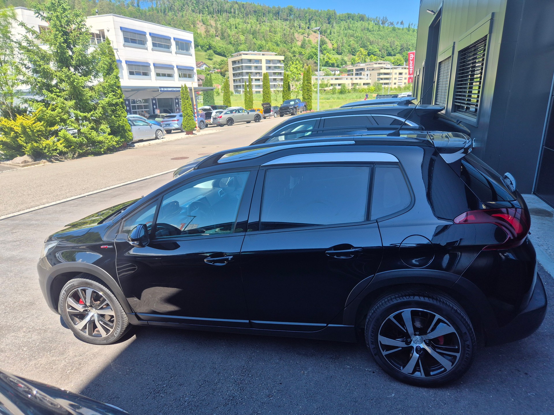 PEUGEOT 2008 1.2 PureTech GT Line EAT6-image-5