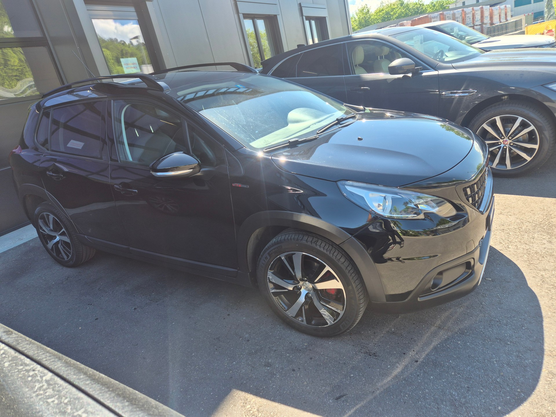 PEUGEOT 2008 1.2 PureTech GT Line EAT6-image-2