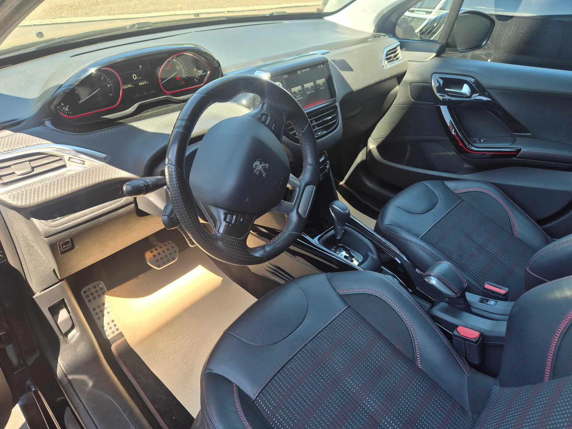 PEUGEOT 2008 1.2 PureTech GT Line EAT6-image-8