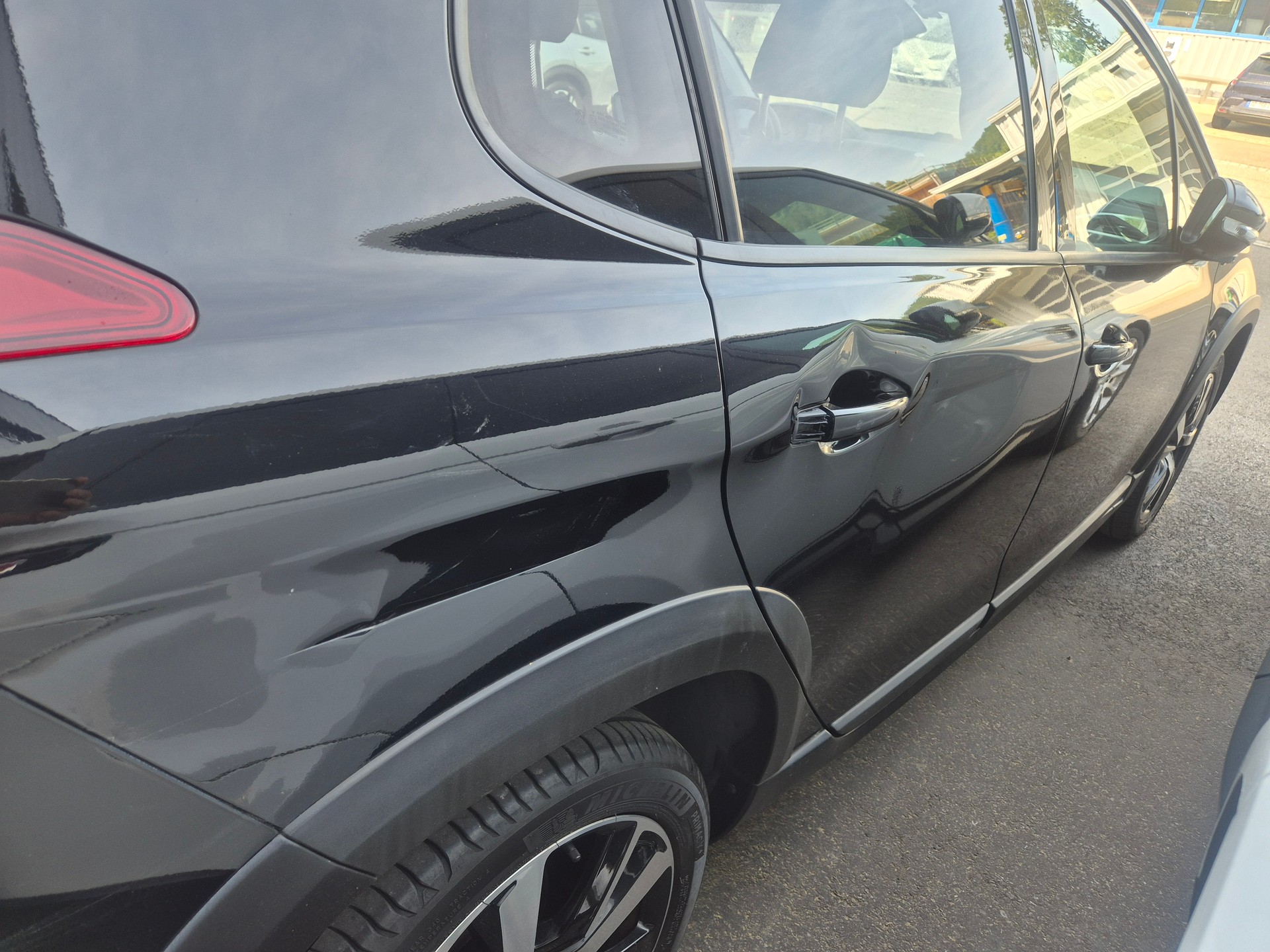 PEUGEOT 2008 1.2 PureTech GT Line EAT6-image-6