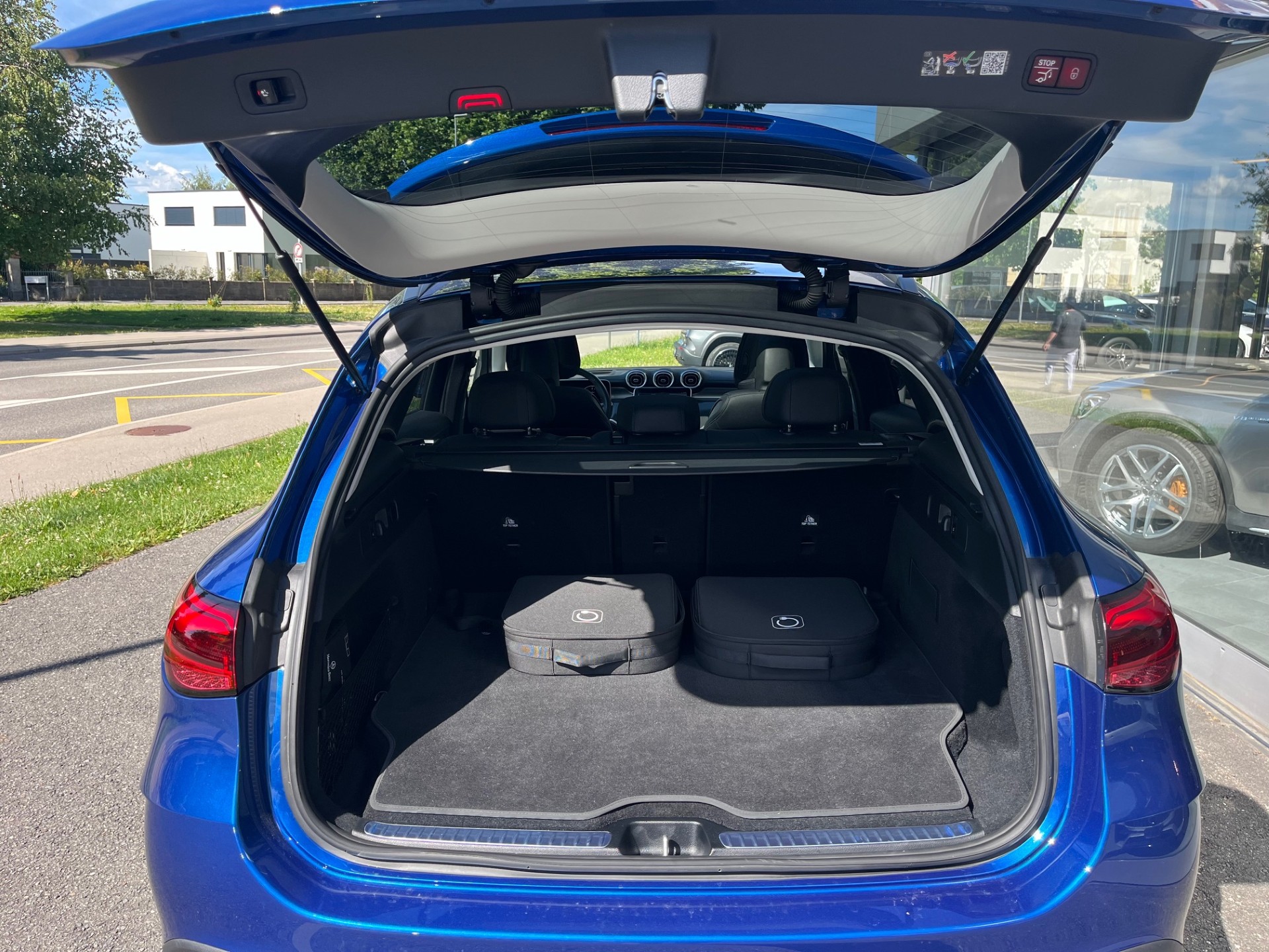 MERCEDES-BENZ GLC 300 e 4Matic EQ Star 9G-Tronic-image-12