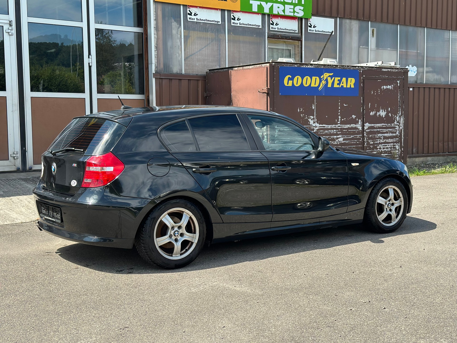BMW 116i-image-2