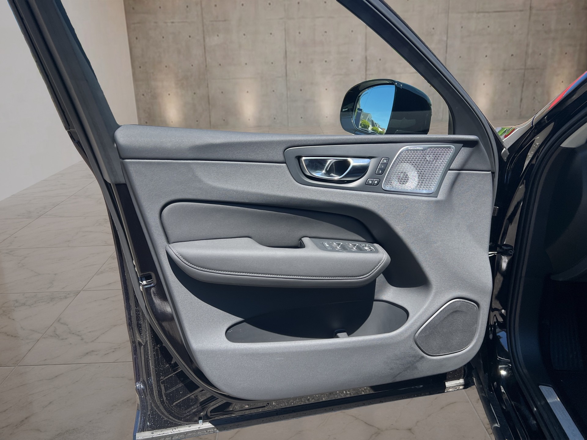 VOLVO XC60 2.0 T8 TE Ultra Dark eAWD-image-16