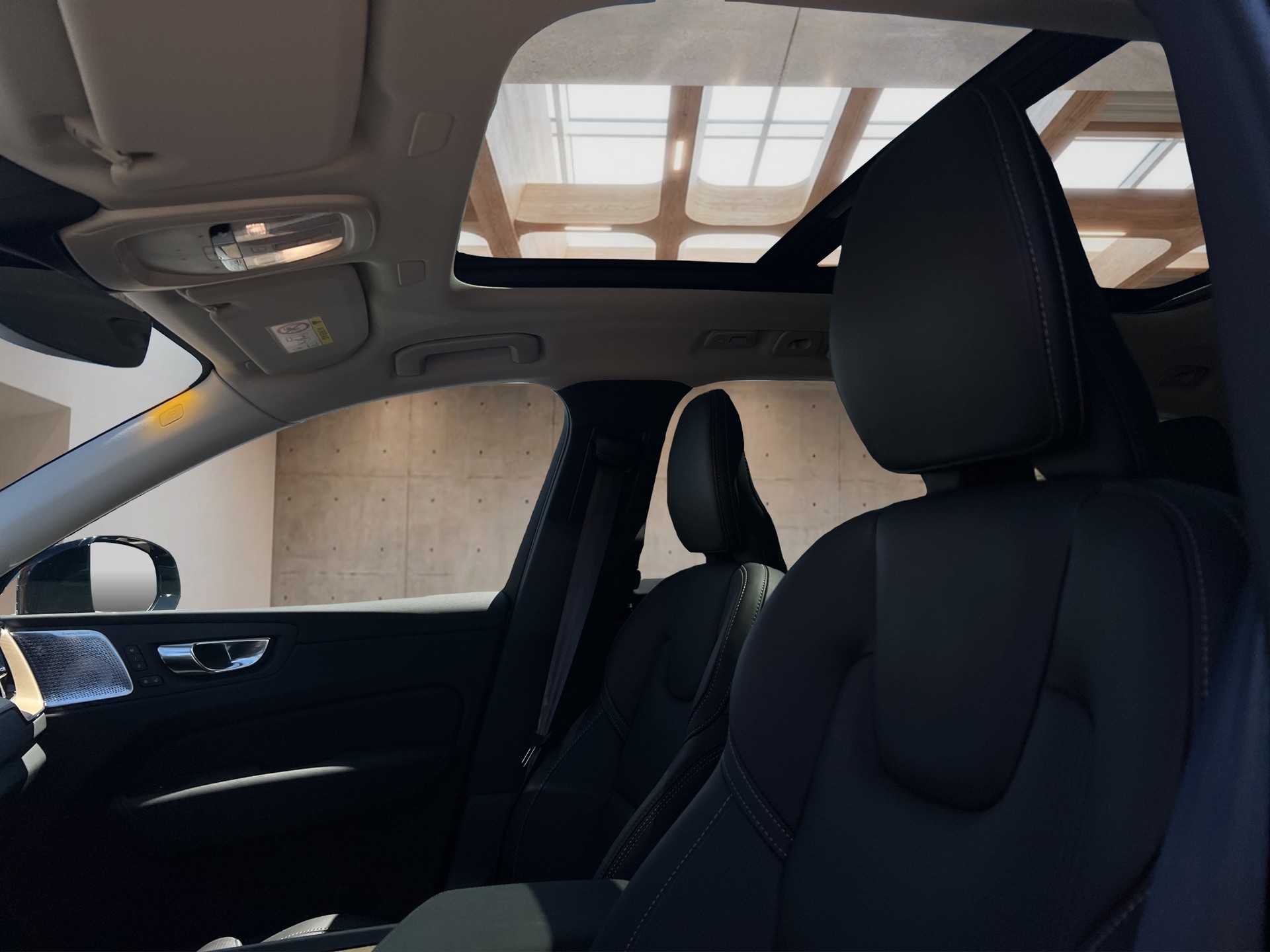 VOLVO XC60 2.0 T8 TE Ultra Dark eAWD-image-13