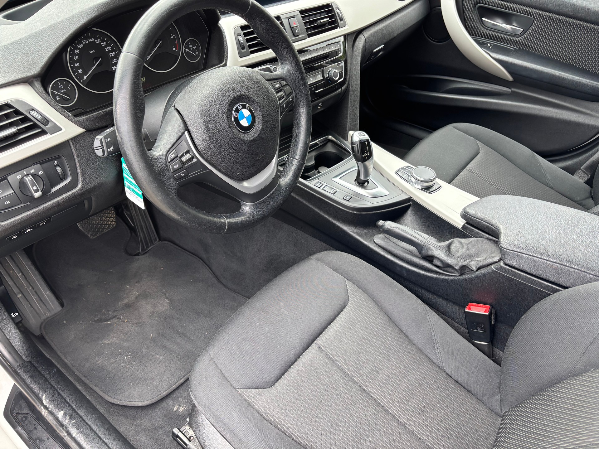 BMW 320d xDrive Touring Swiss Advantage Sport Stept-image-8