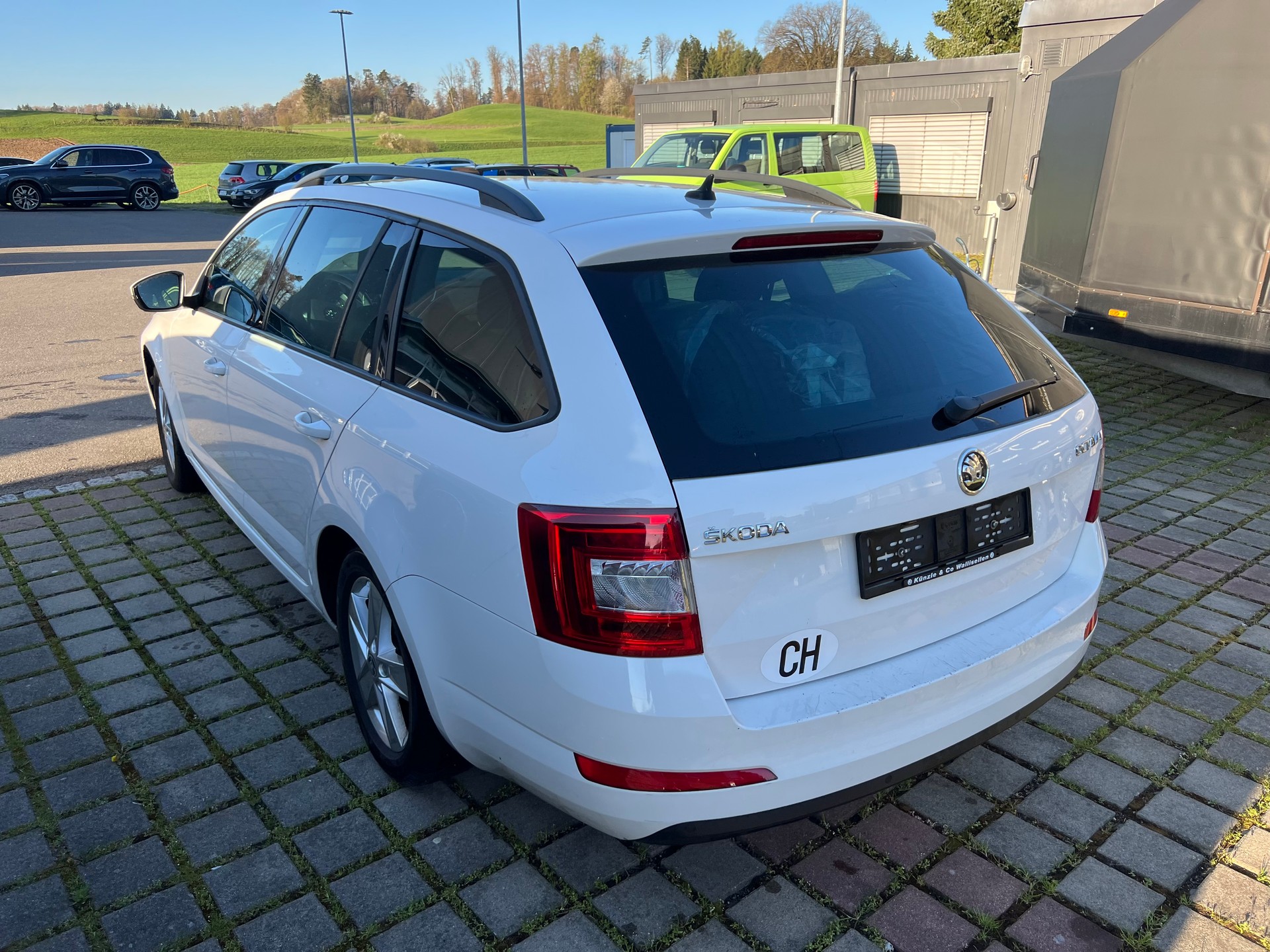 SKODA Octavia Combi 1.4 TSI Ambition DSG-image-3