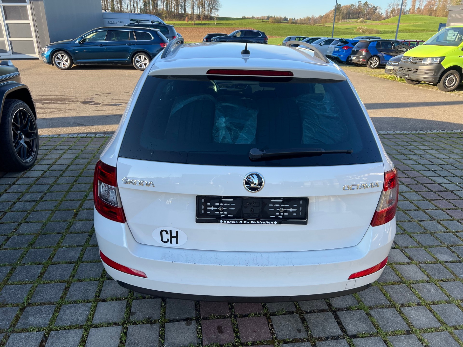SKODA Octavia Combi 1.4 TSI Ambition DSG-image-4