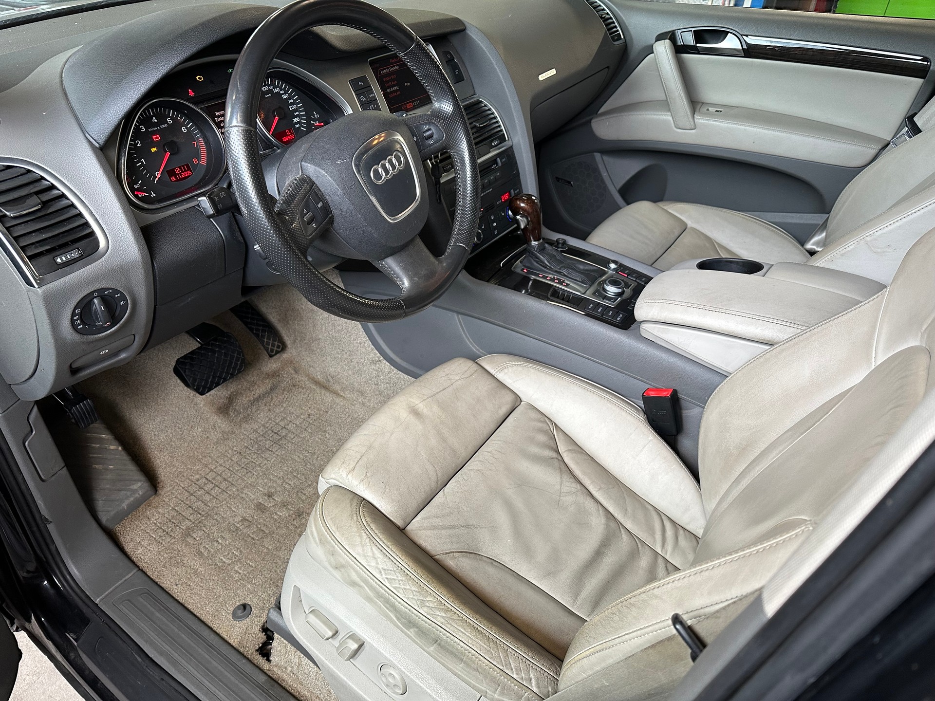 AUDI Q7 4.2 FSI quattro tiptronic-image-7