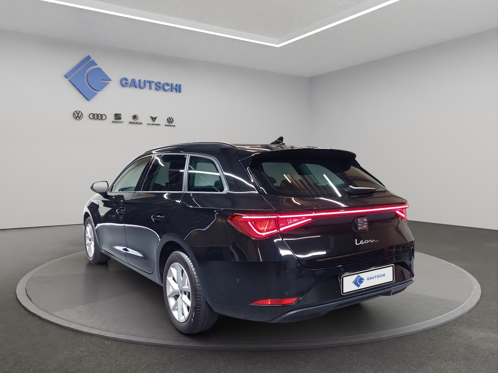 SEAT Leon ST 1.5 eTSI mHEV DSG Business Edition-image-2