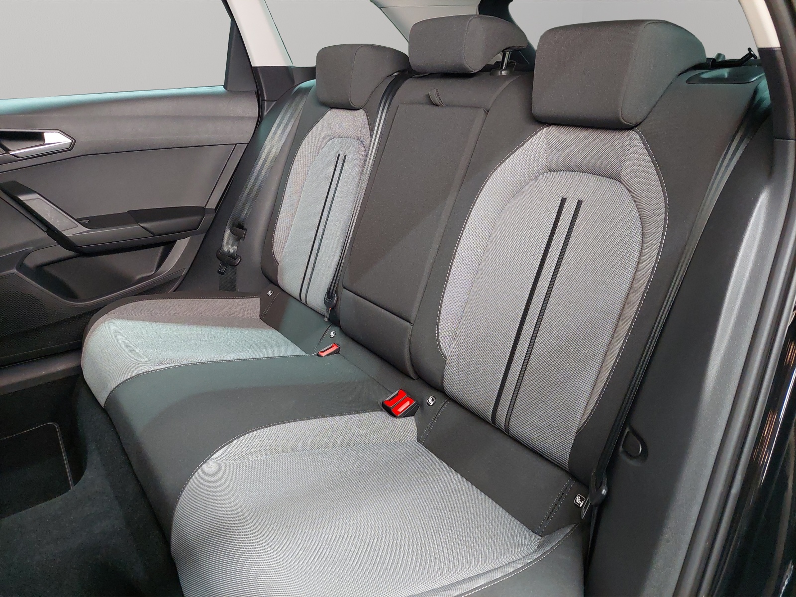 SEAT Leon ST 1.5 eTSI mHEV DSG Business Edition-image-7
