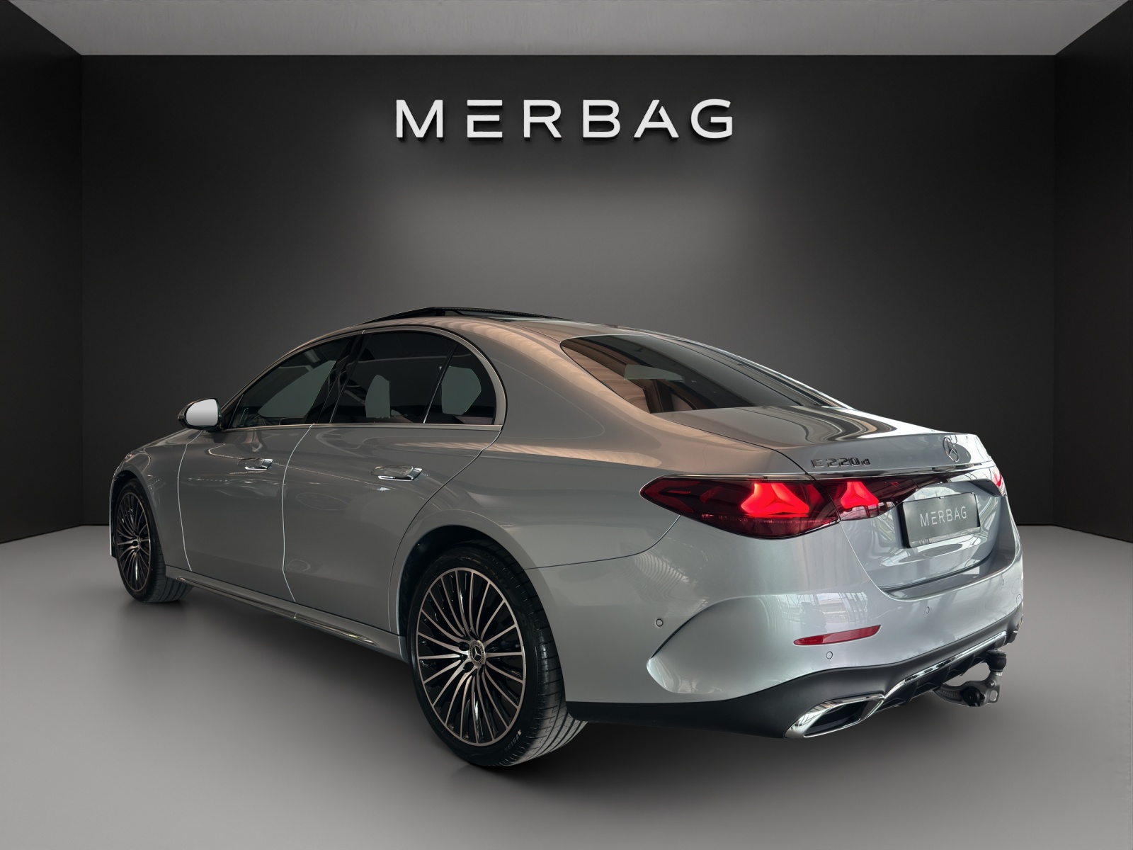 MERCEDES-BENZ E 220 d 4Matic-image-3