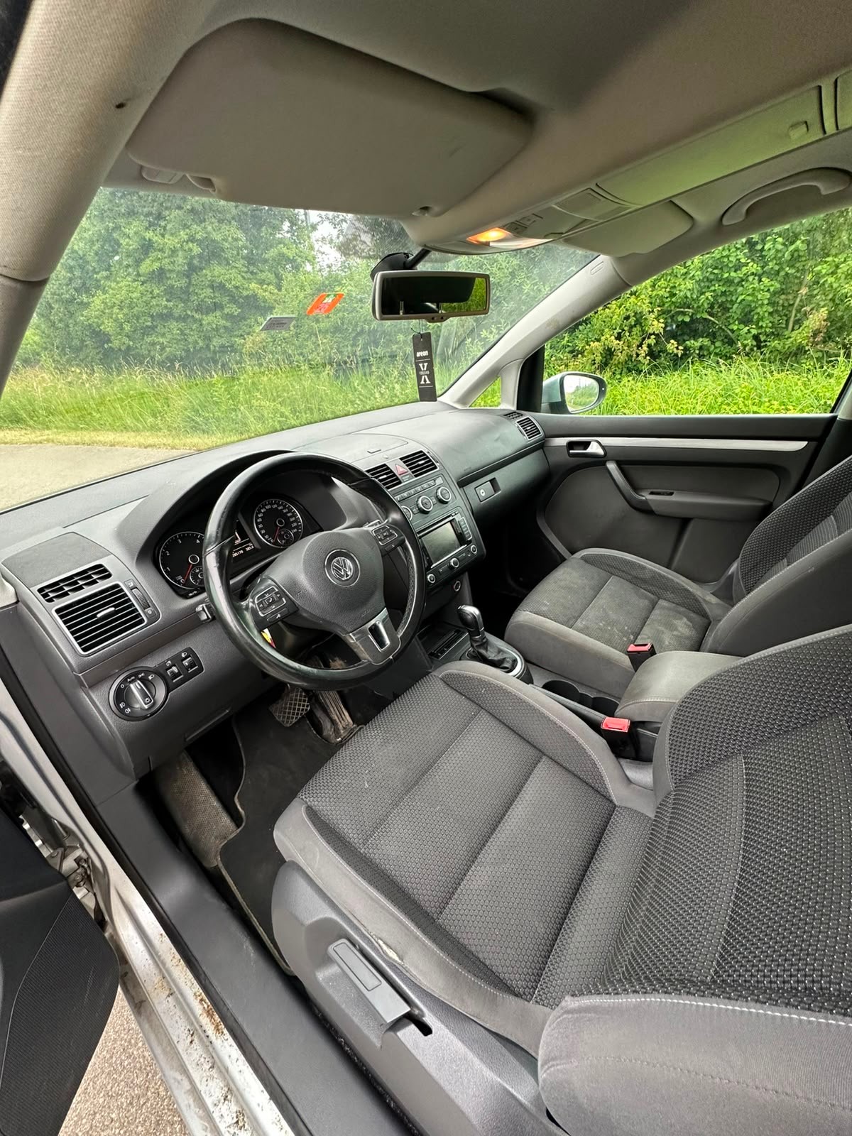 VW Touran 1.6 TDI BlueMotion Technology Design DSG-image-11