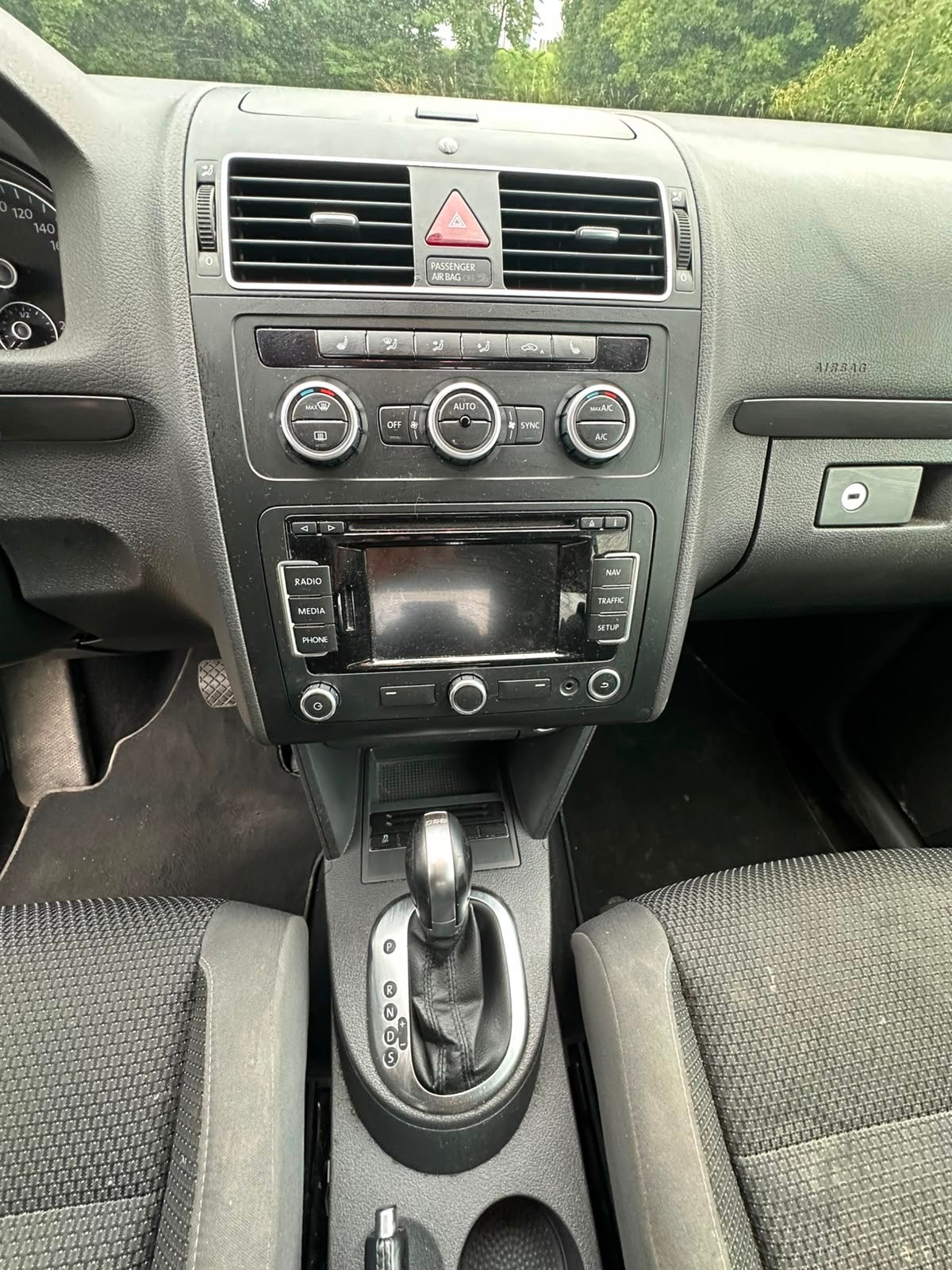 VW Touran 1.6 TDI BlueMotion Technology Design DSG-image-9
