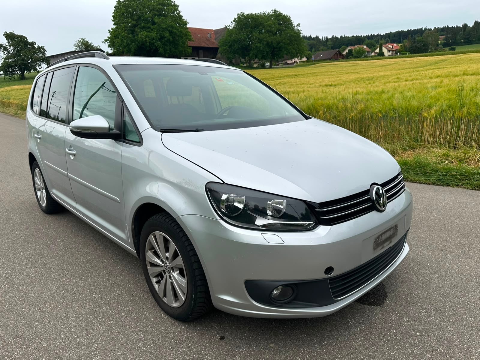 VW Touran 1.6 TDI BlueMotion Technology Design DSG-image-2