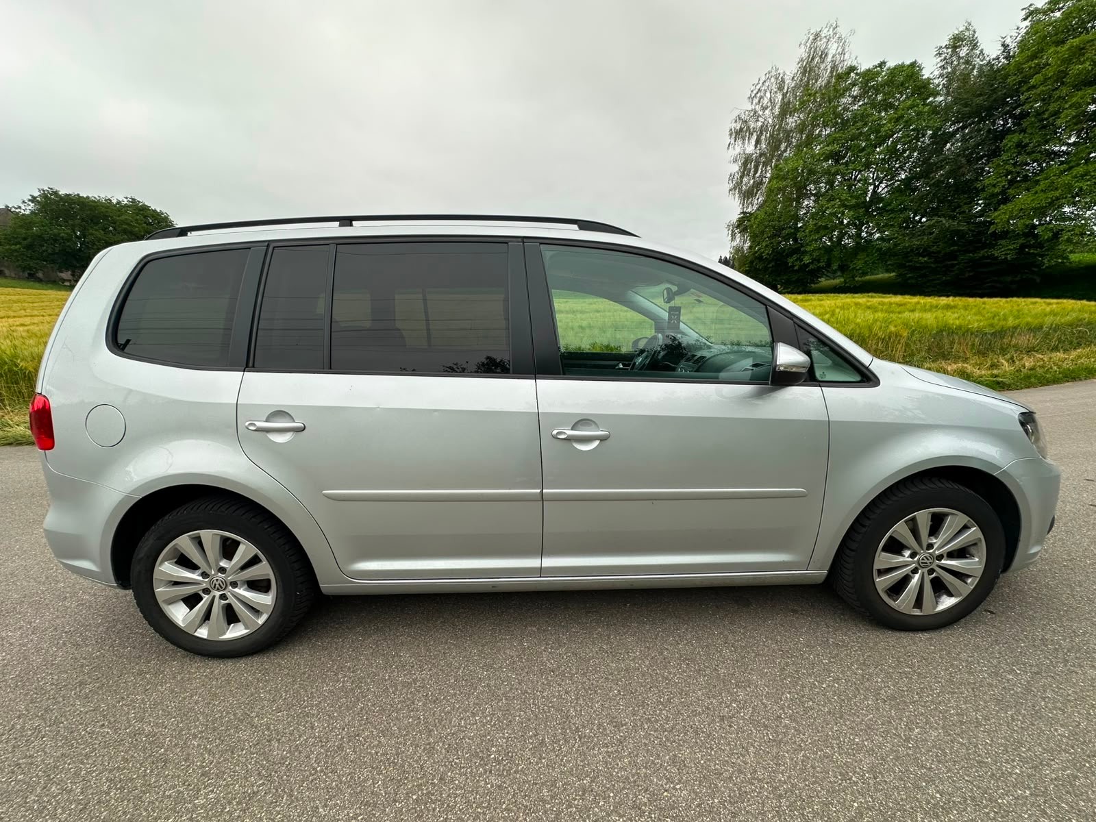 VW Touran 1.6 TDI BlueMotion Technology Design DSG-image-6