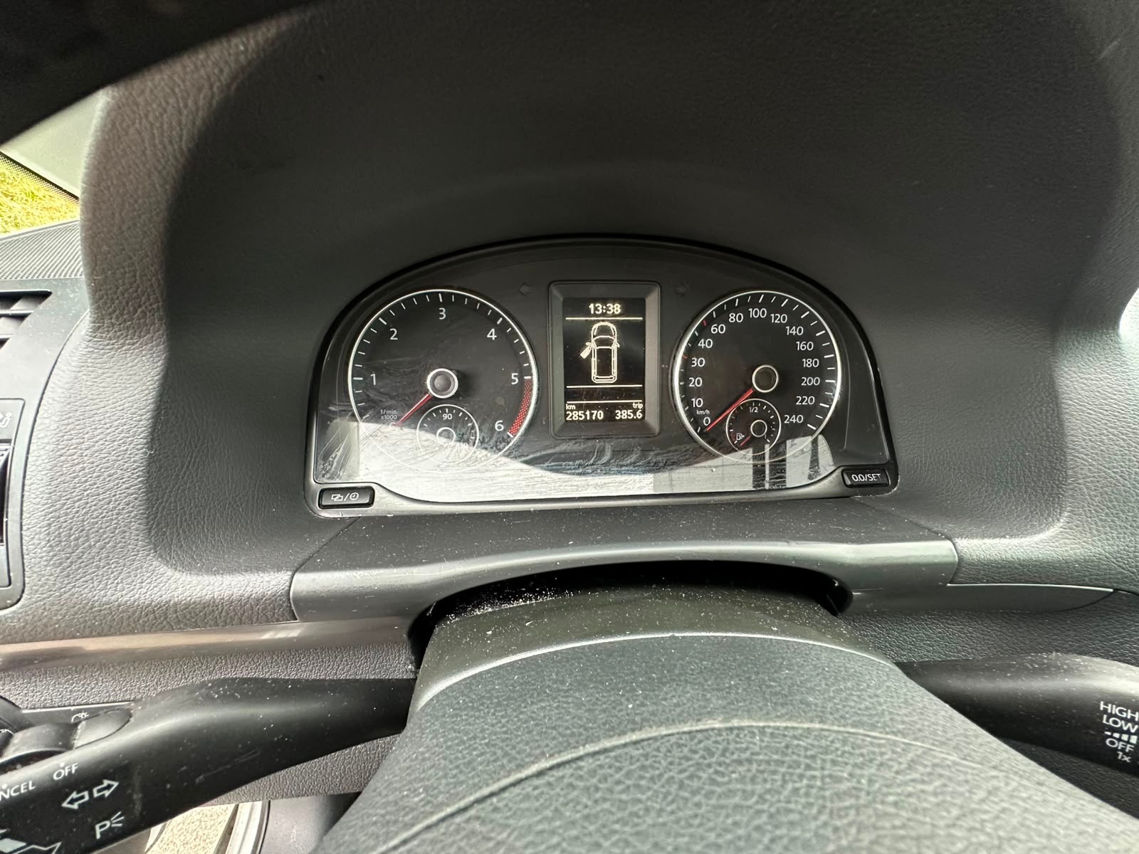 VW Touran 1.6 TDI BlueMotion Technology Design DSG-image-8