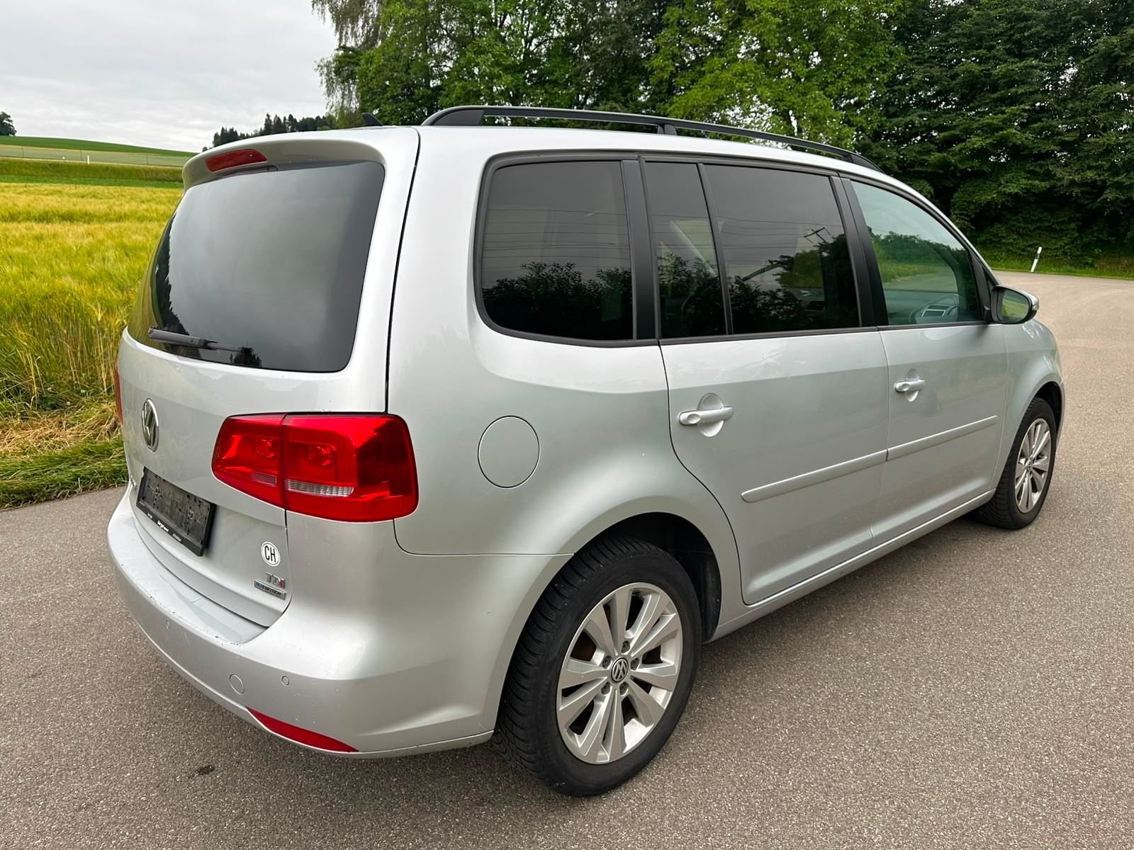 VW Touran 1.6 TDI BlueMotion Technology Design DSG-image-4