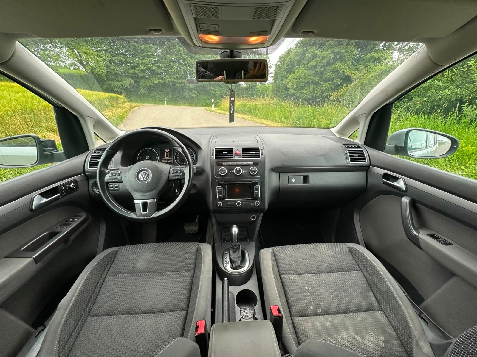 VW Touran 1.6 TDI BlueMotion Technology Design DSG-image-10