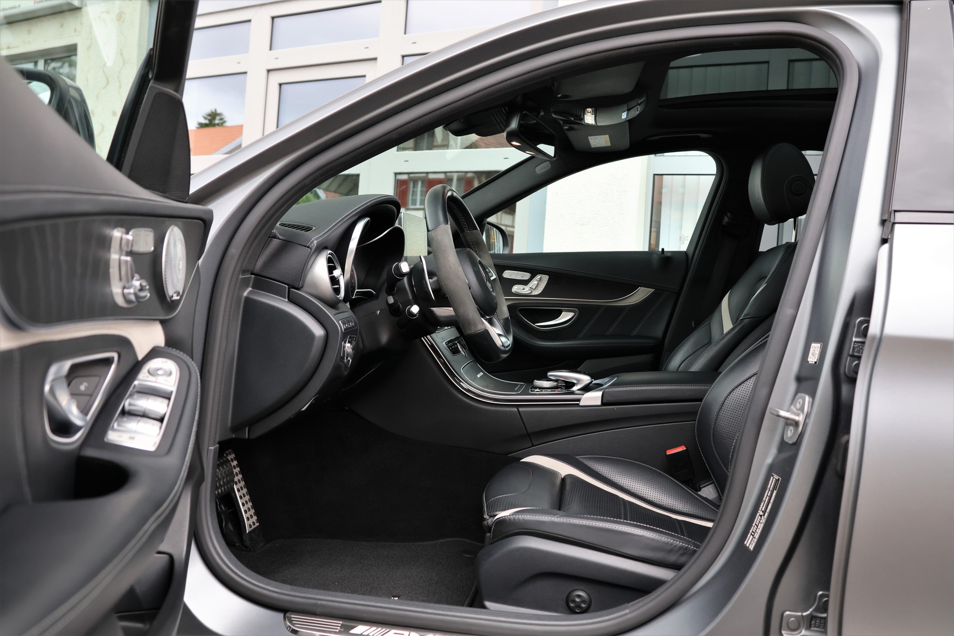 MERCEDES-BENZ C 63 S AMG Speedshift (CH) "DesignoMagno" *ohne OPF*-image-10
