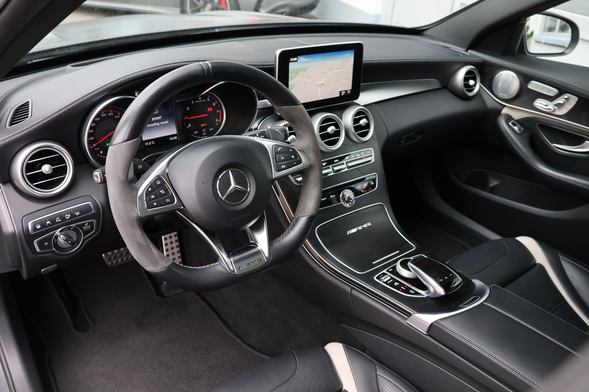 MERCEDES-BENZ C 63 S AMG Speedshift (CH) "DesignoMagno" *ohne OPF*-image-11
