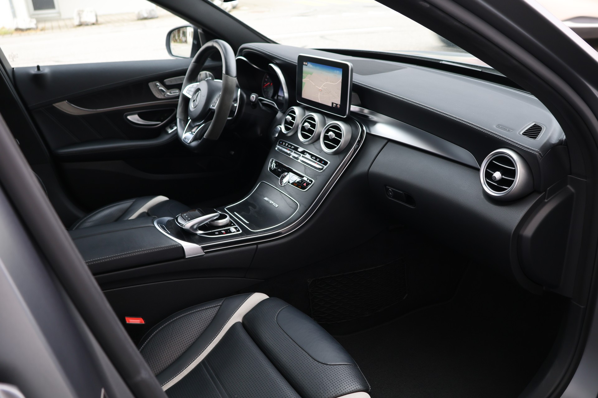 MERCEDES-BENZ C 63 S AMG Speedshift (CH) "DesignoMagno" *ohne OPF*-image-20