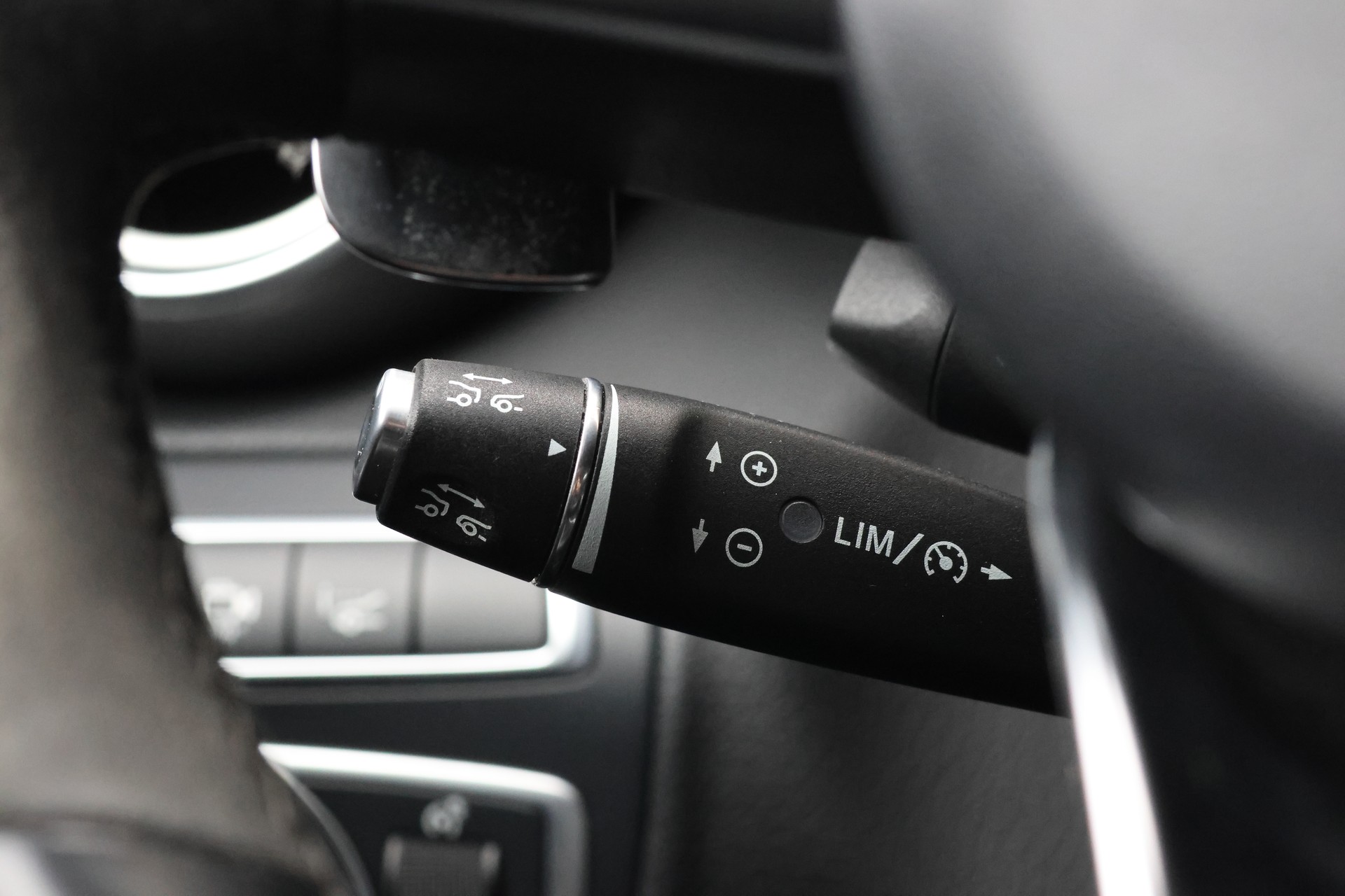 MERCEDES-BENZ C 63 S AMG Speedshift (CH) "DesignoMagno" *ohne OPF*-image-19