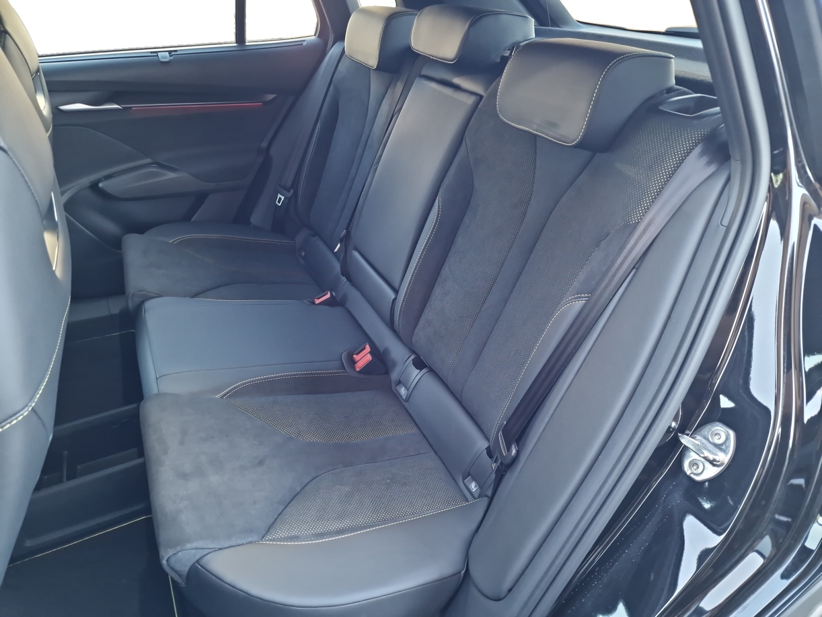 SKODA Elroq RS 4x4 RS MAXX + AHK + 5 Jahre Garantie-image-18