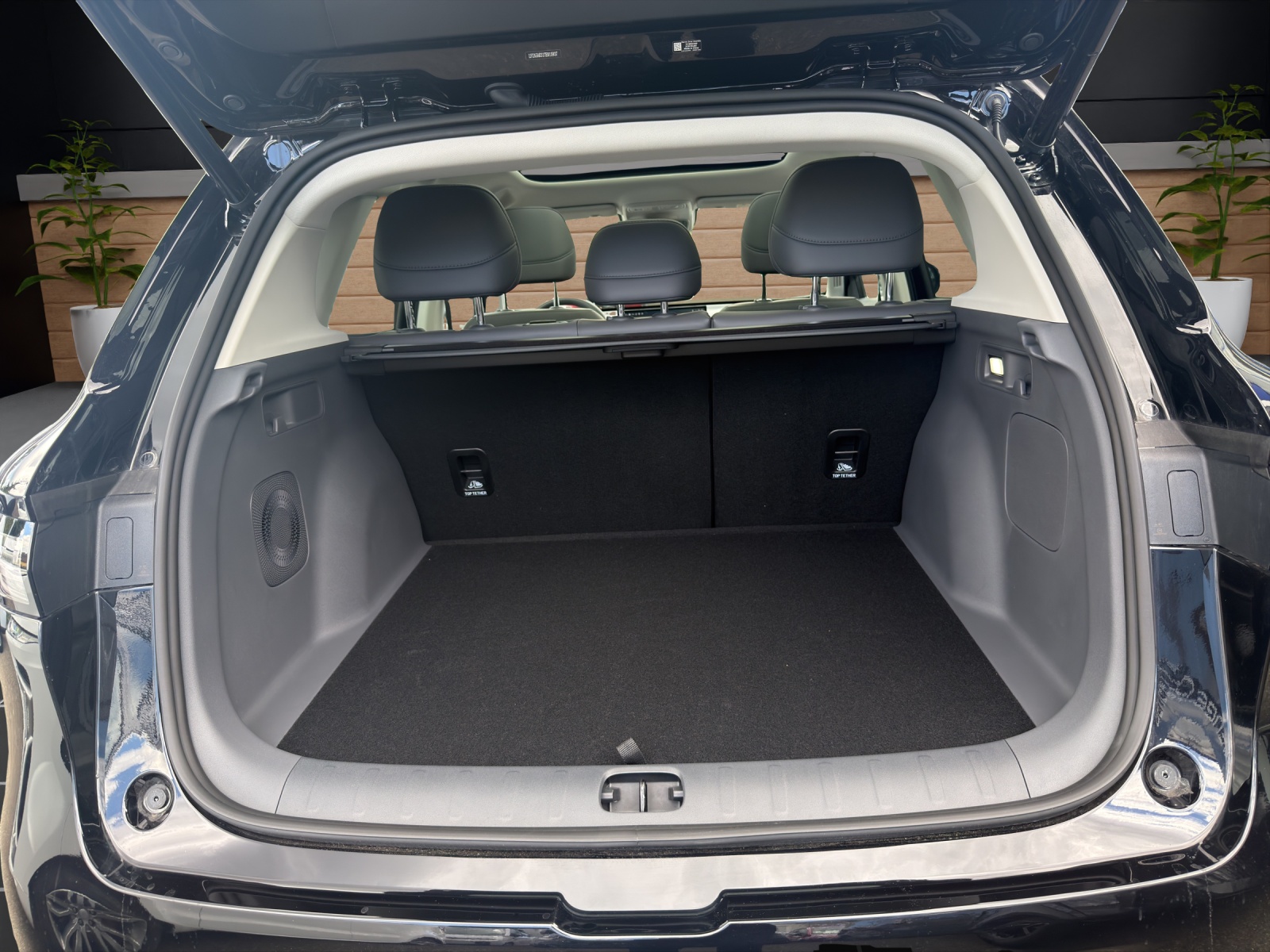 LEAPMOTOR B10 1.5 Hybrid EV-image-8