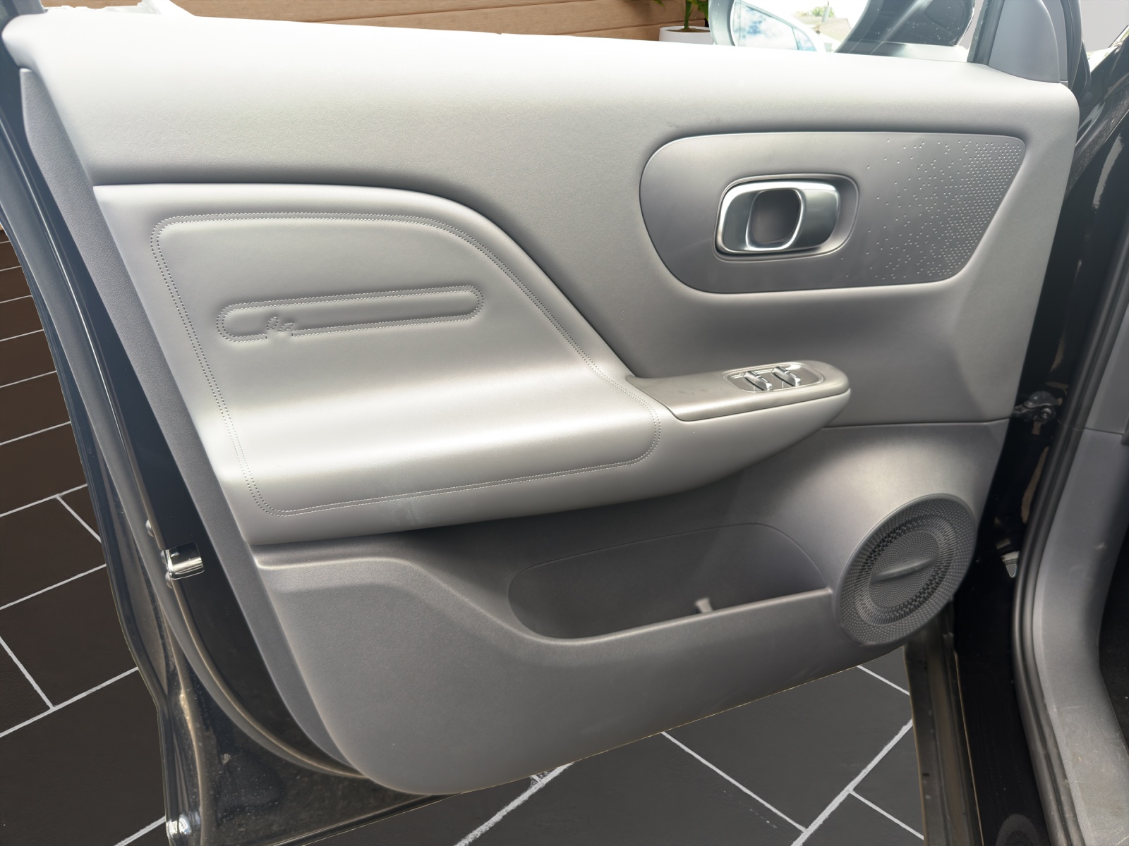 LEAPMOTOR B10 1.5 Hybrid EV-image-12