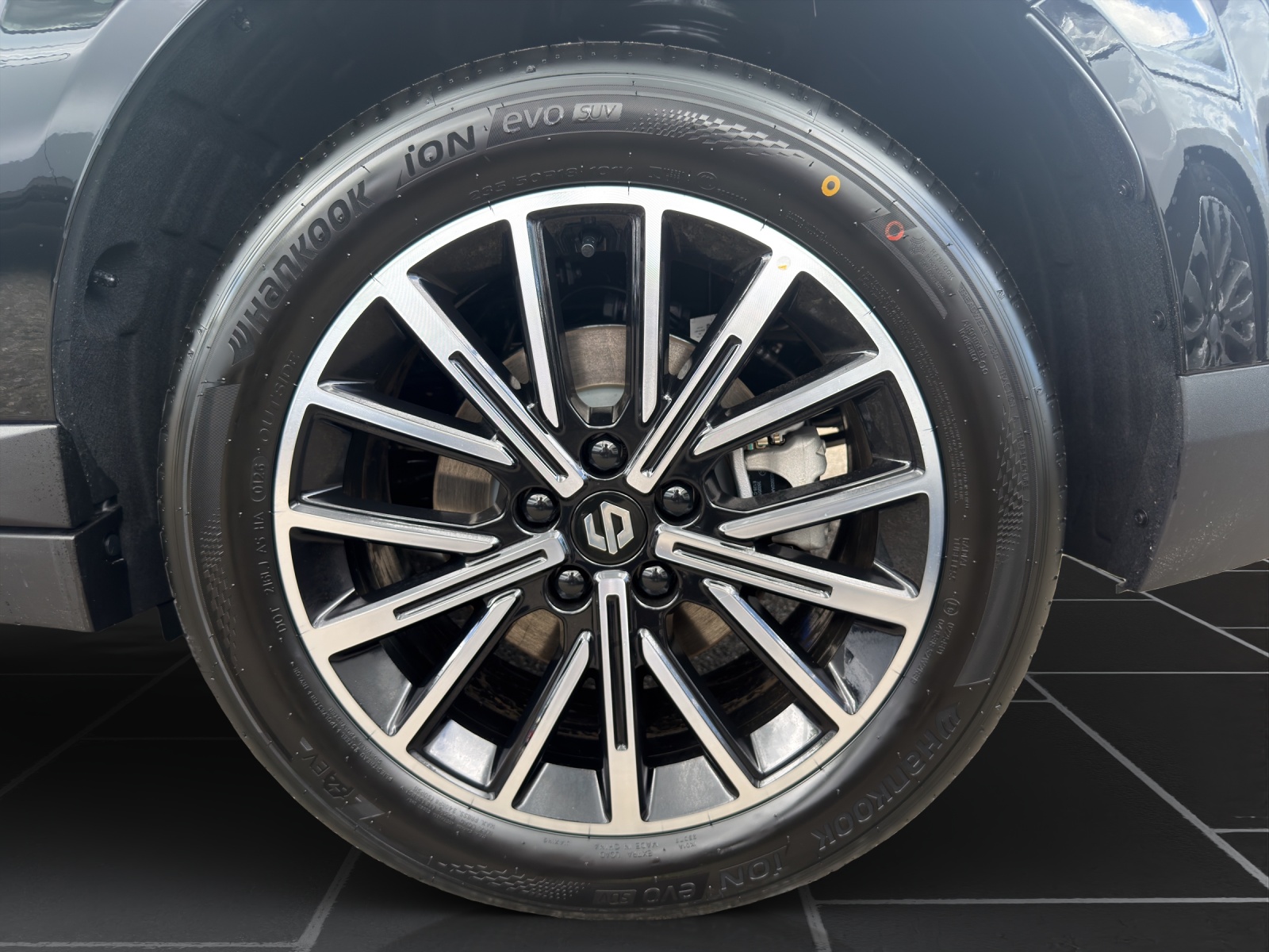 LEAPMOTOR B10 1.5 Hybrid EV-image-9