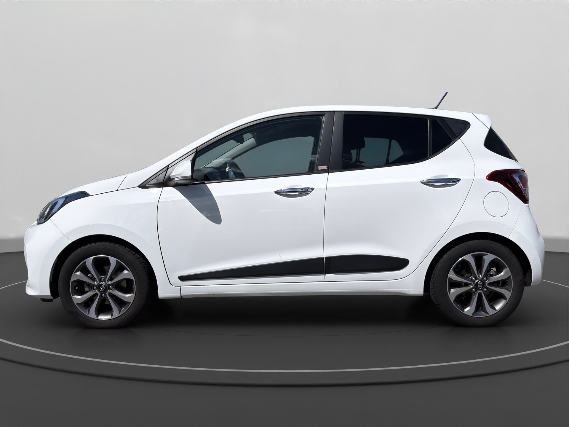 HYUNDAI i10 1.2 Amplia Automatic-image-1