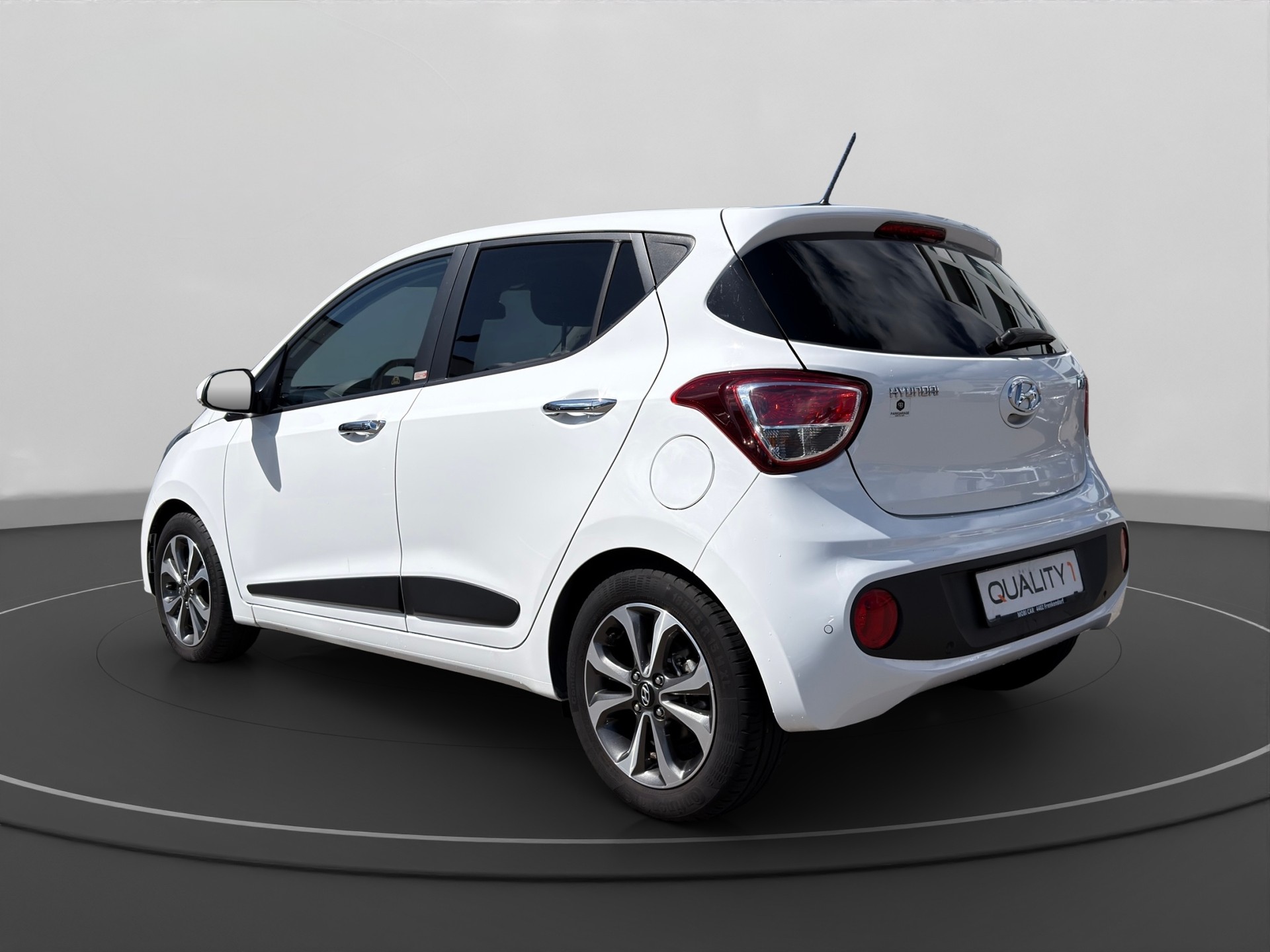 HYUNDAI i10 1.2 Amplia Automatic-image-2
