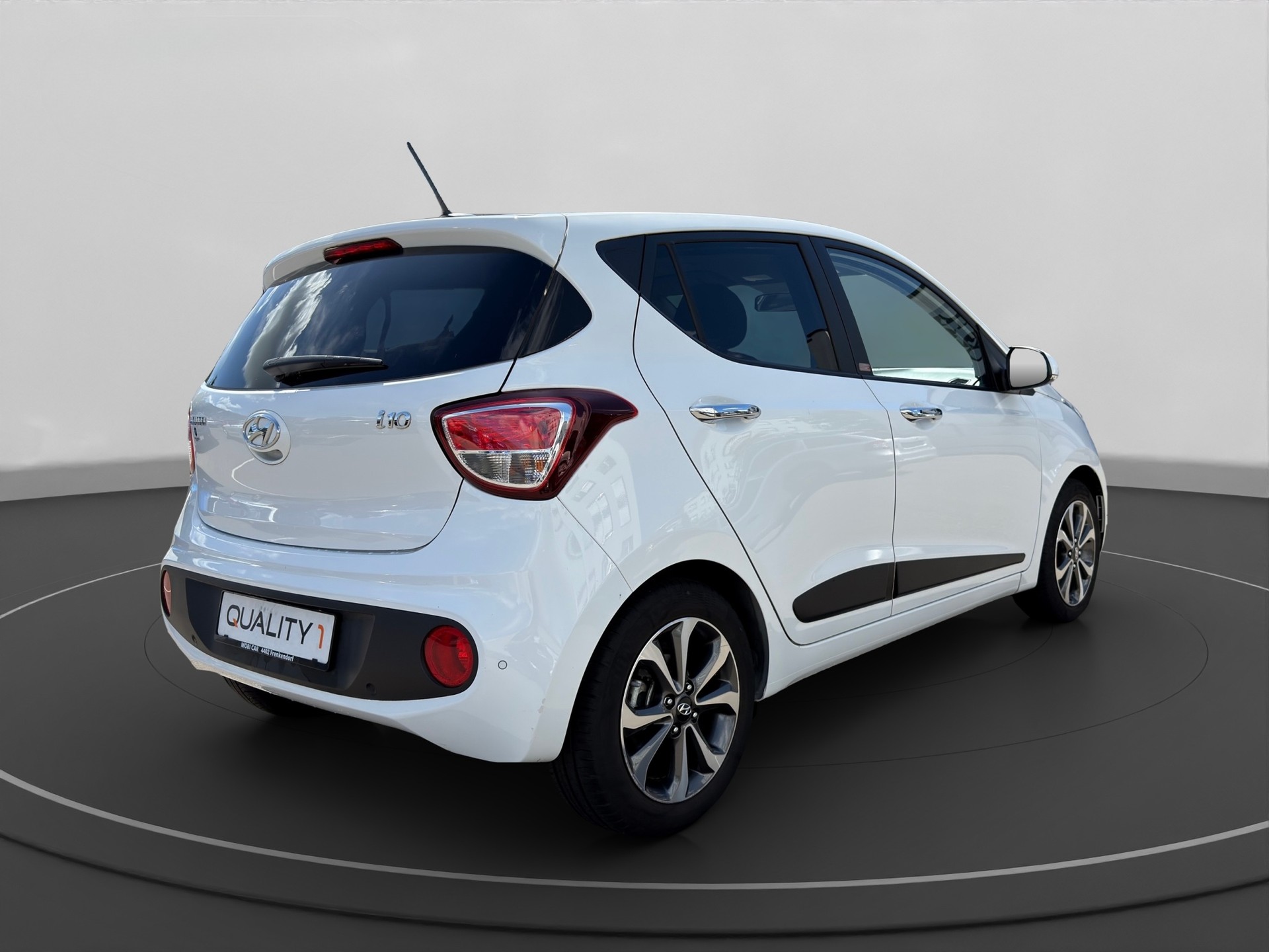 HYUNDAI i10 1.2 Amplia Automatic-image-4