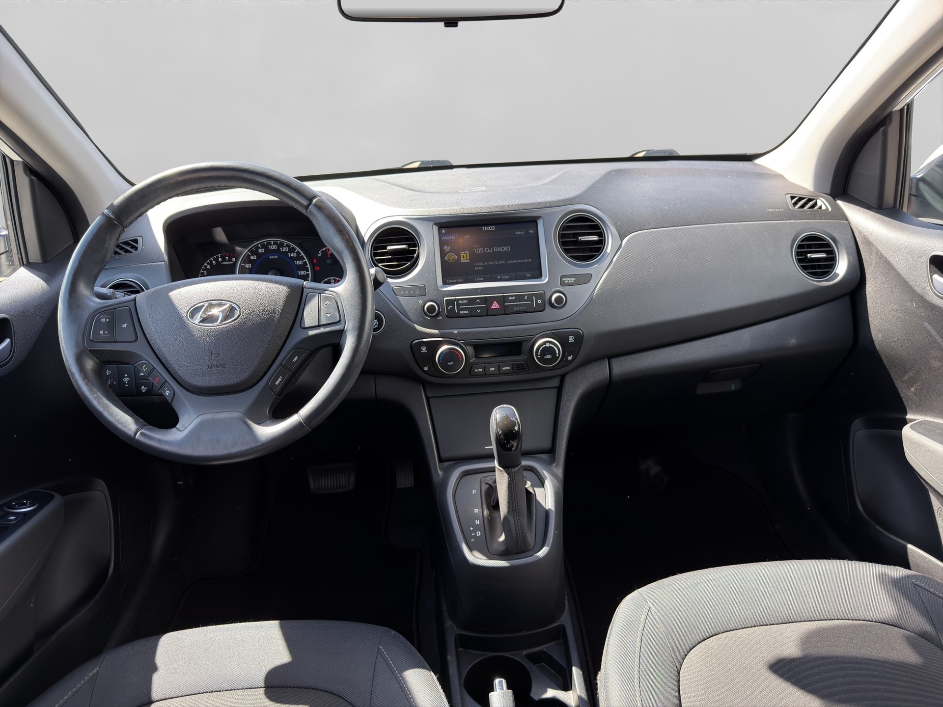 HYUNDAI i10 1.2 Amplia Automatic-image-9