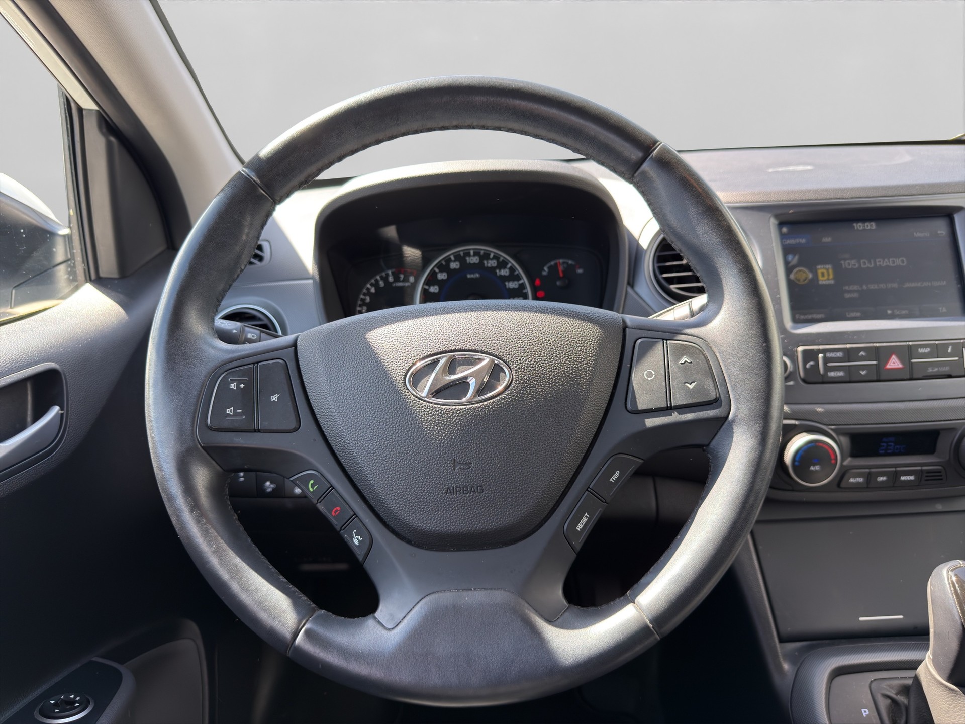 HYUNDAI i10 1.2 Amplia Automatic-image-10