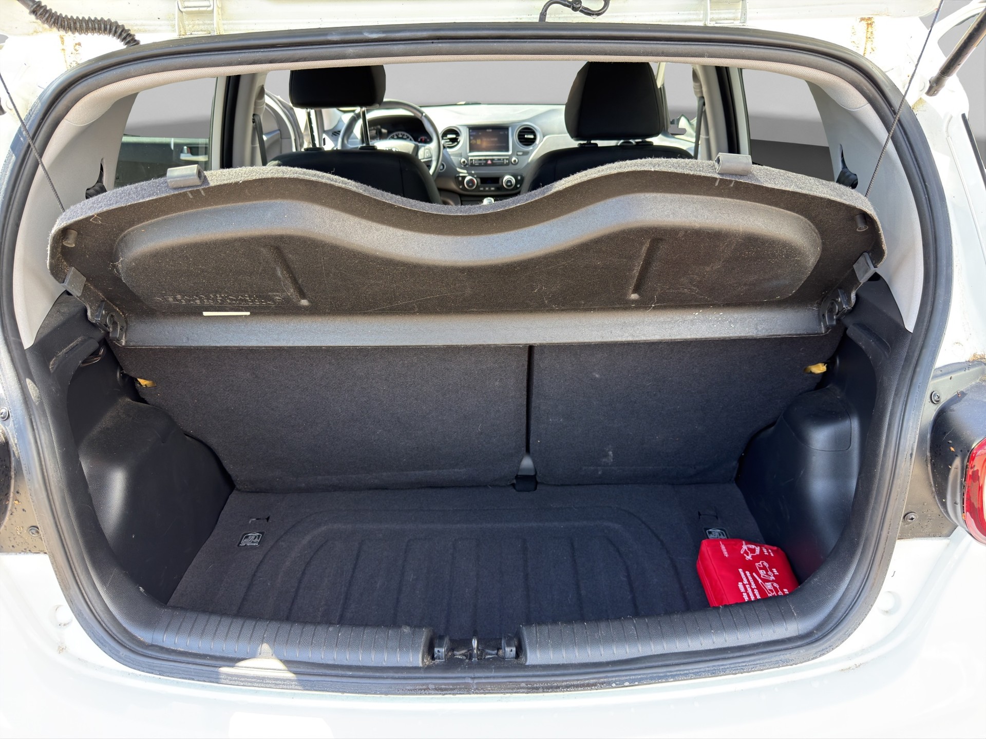 HYUNDAI i10 1.2 Amplia Automatic-image-12