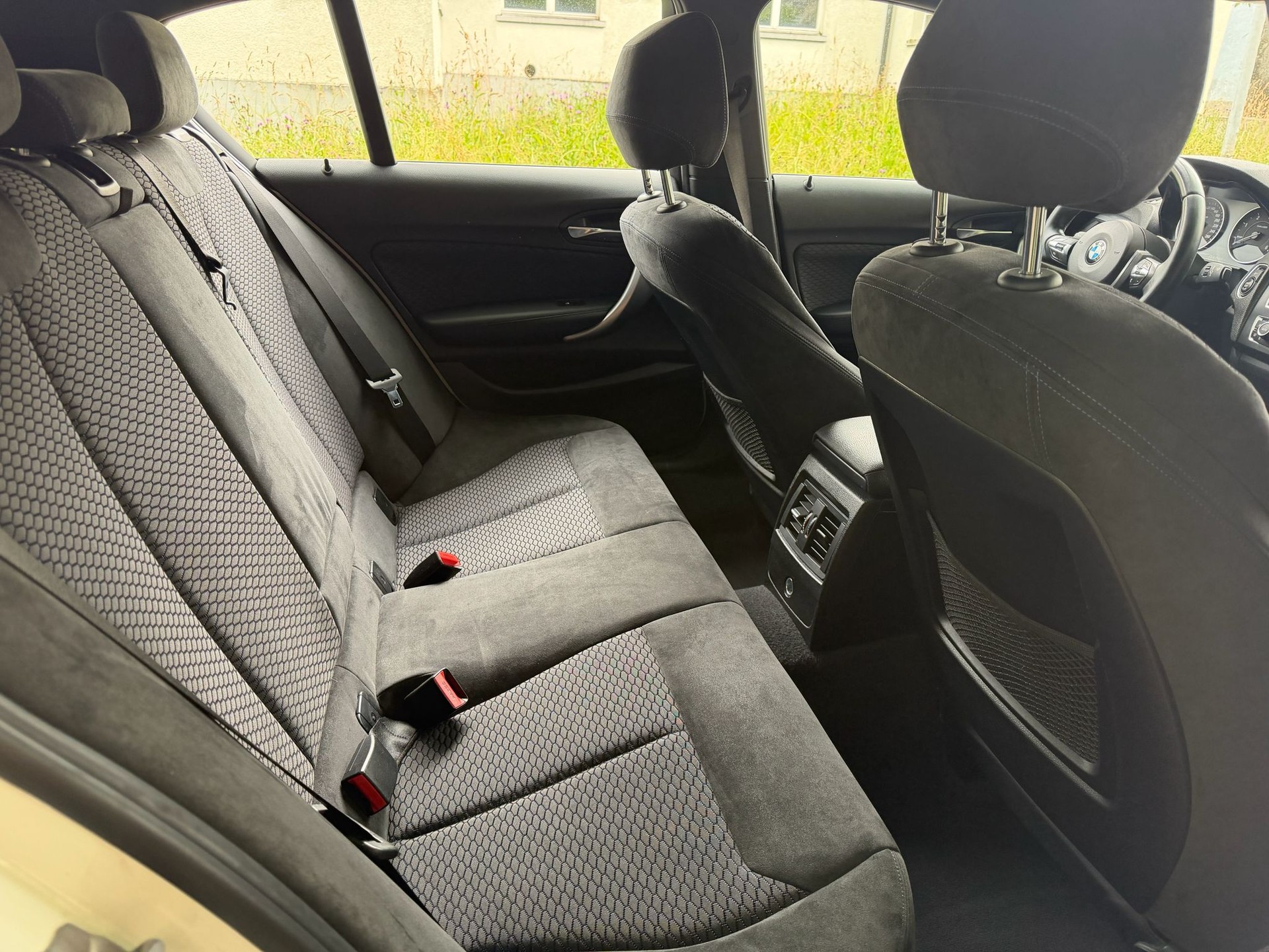 BMW 120d xDrive-image-7