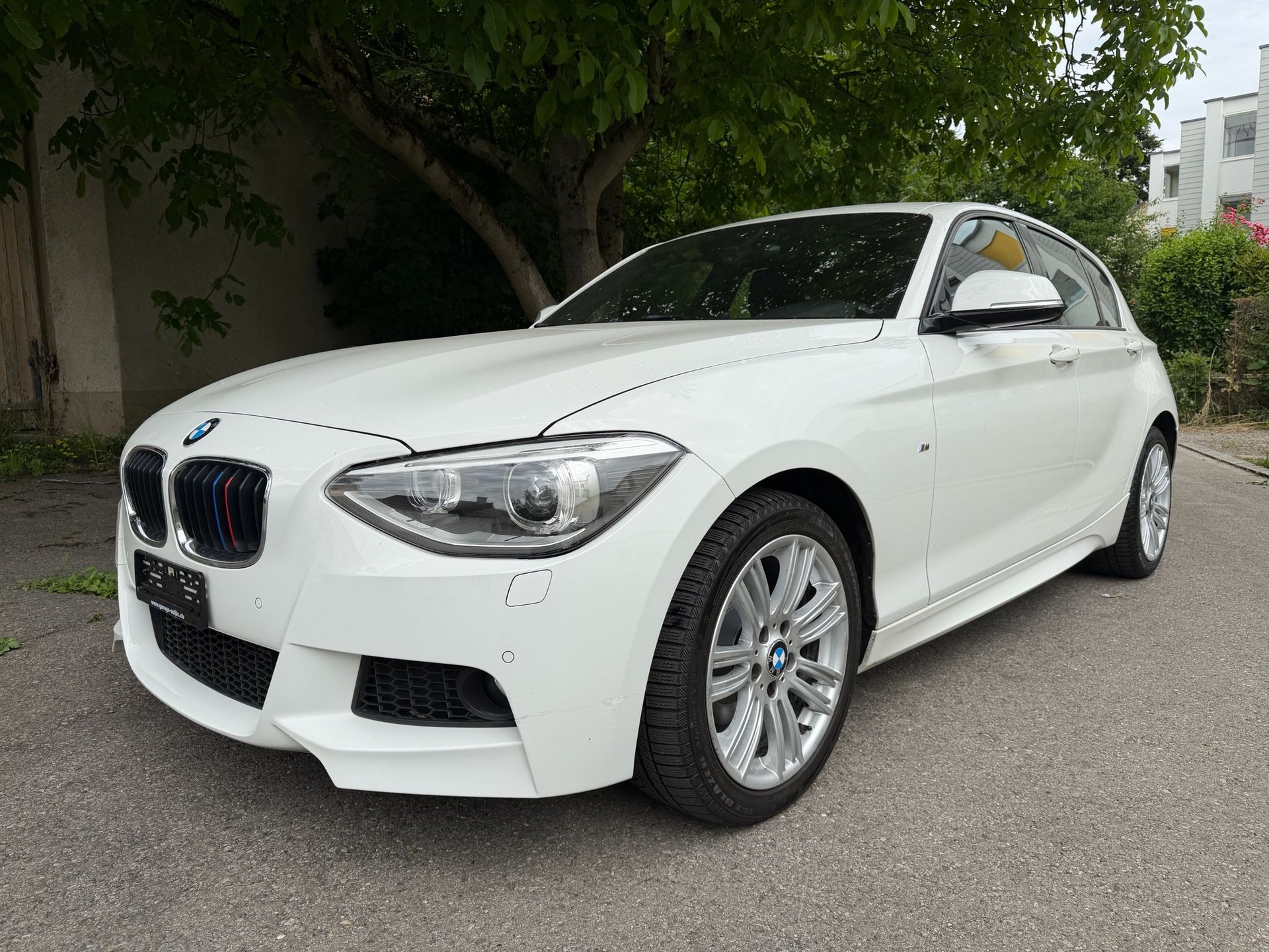 BMW 120d xDrive-image-0