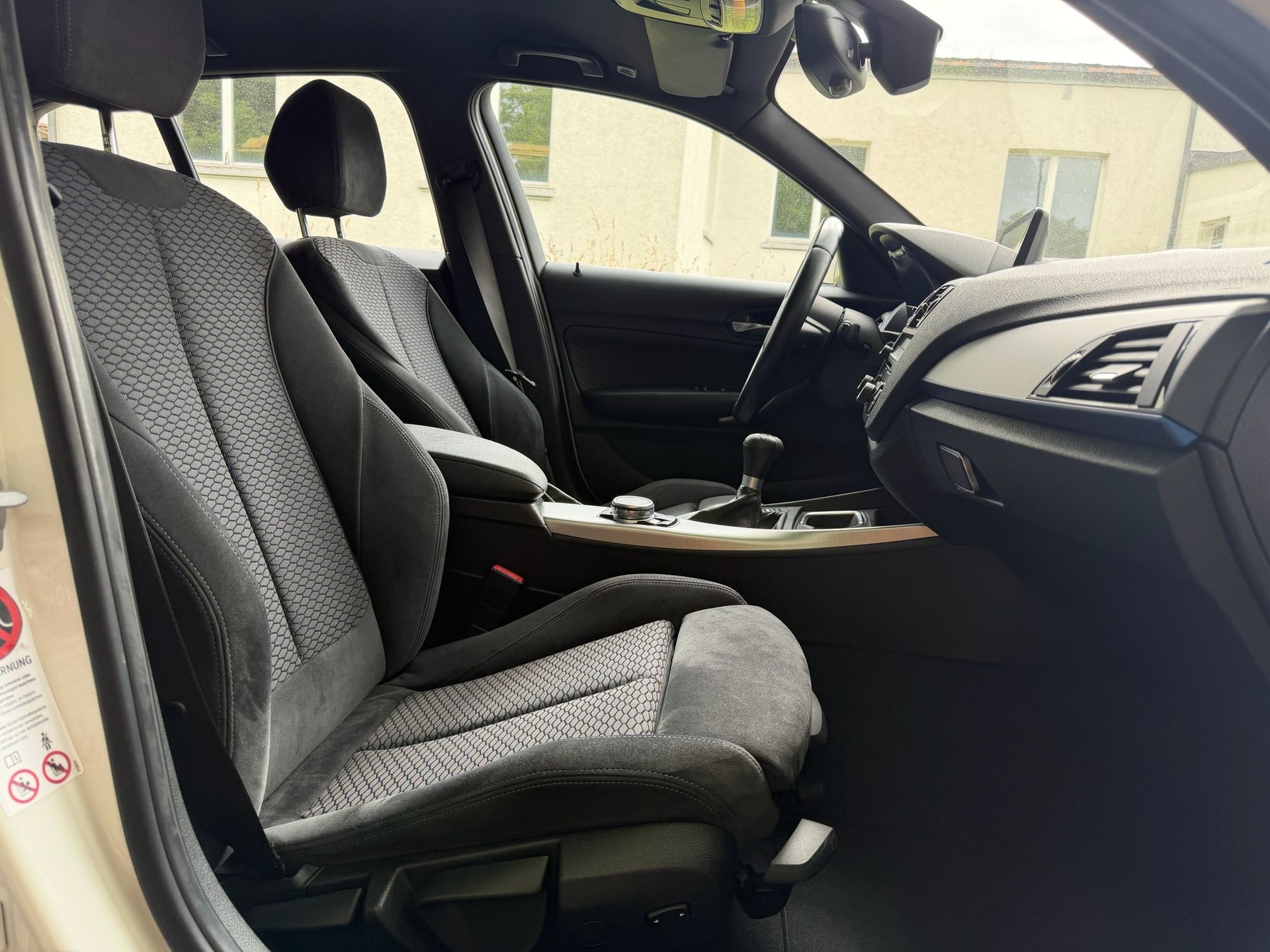 BMW 120d xDrive-image-4