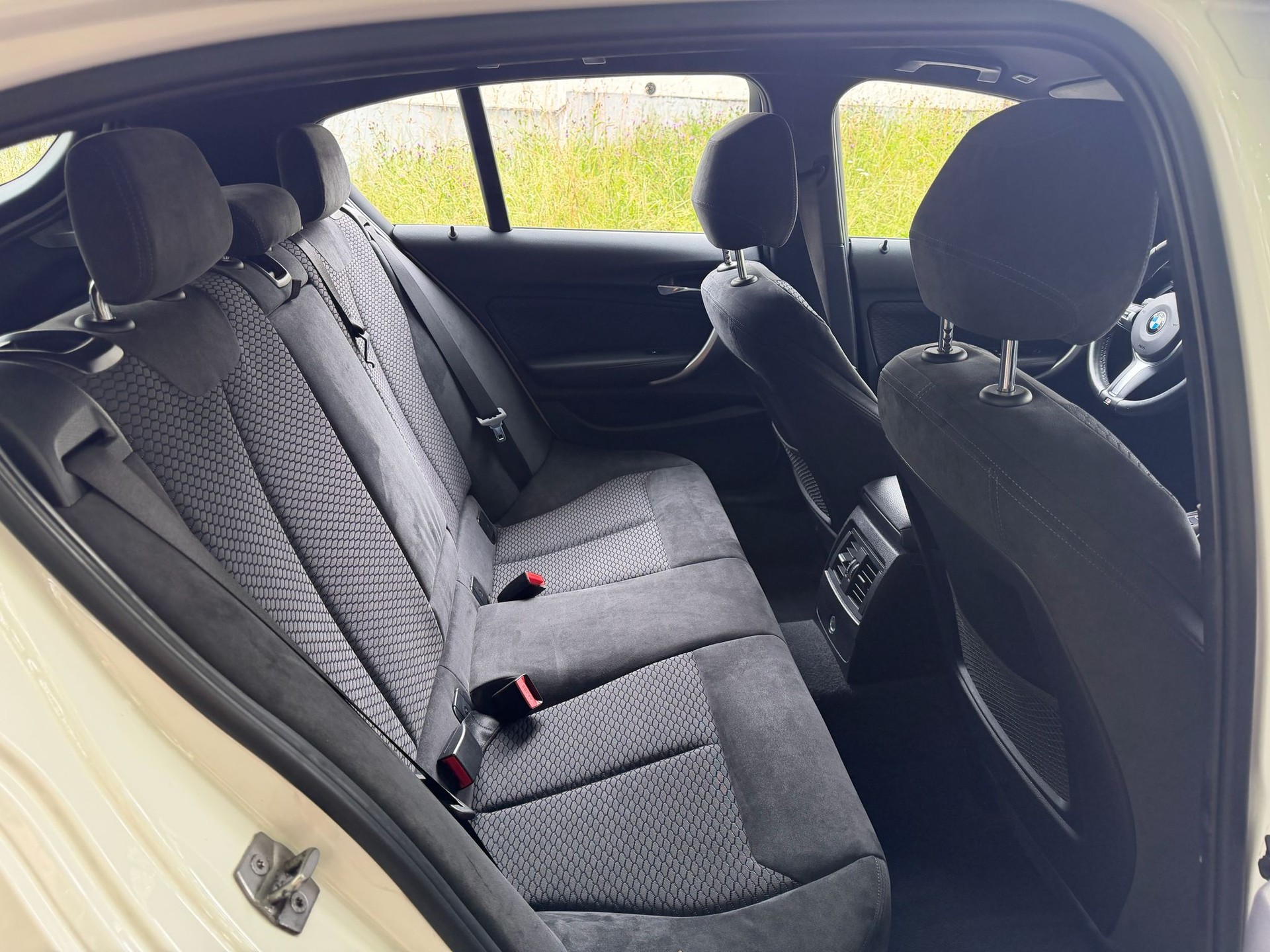BMW 120d xDrive-image-8