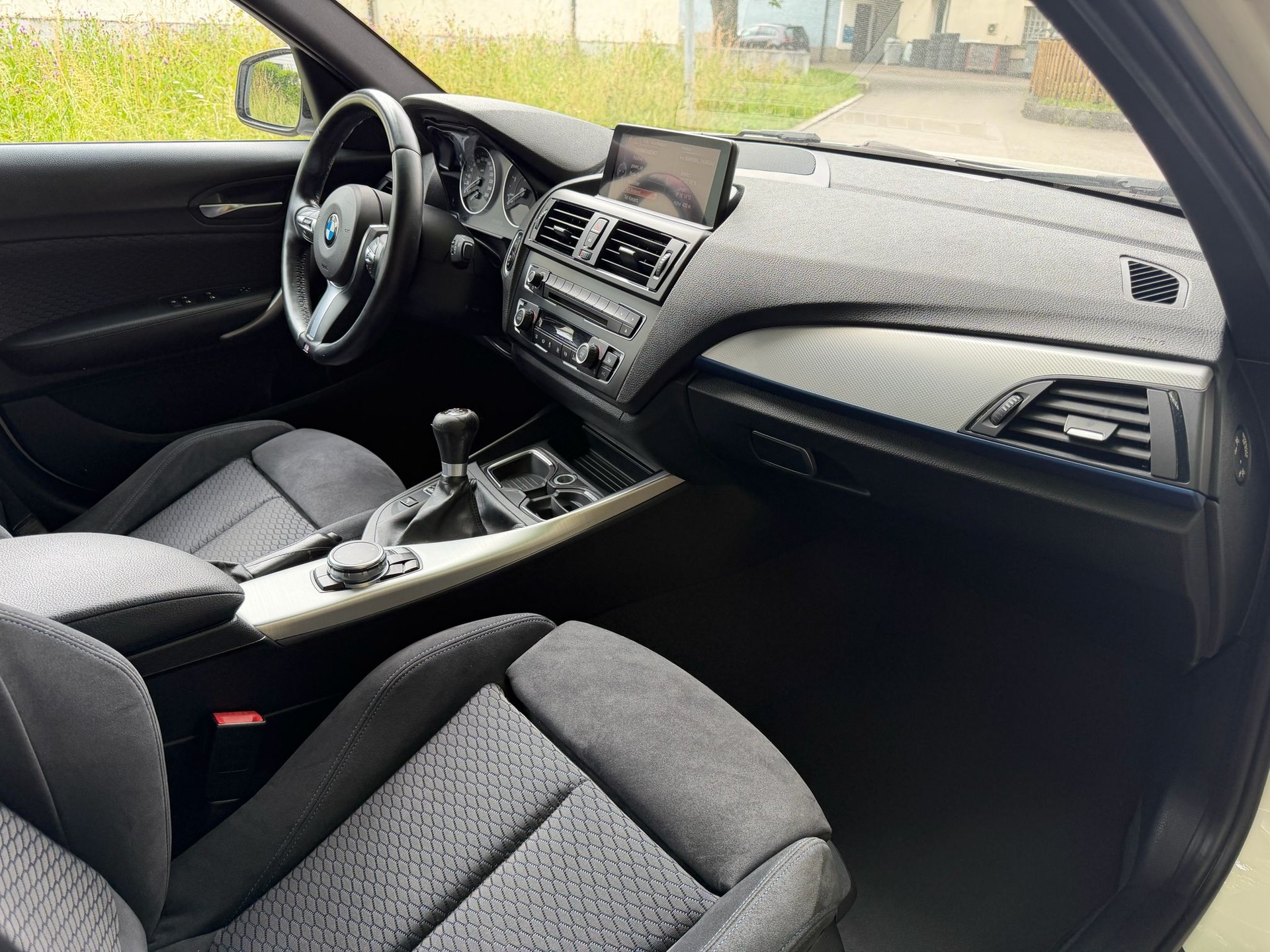 BMW 120d xDrive-image-5