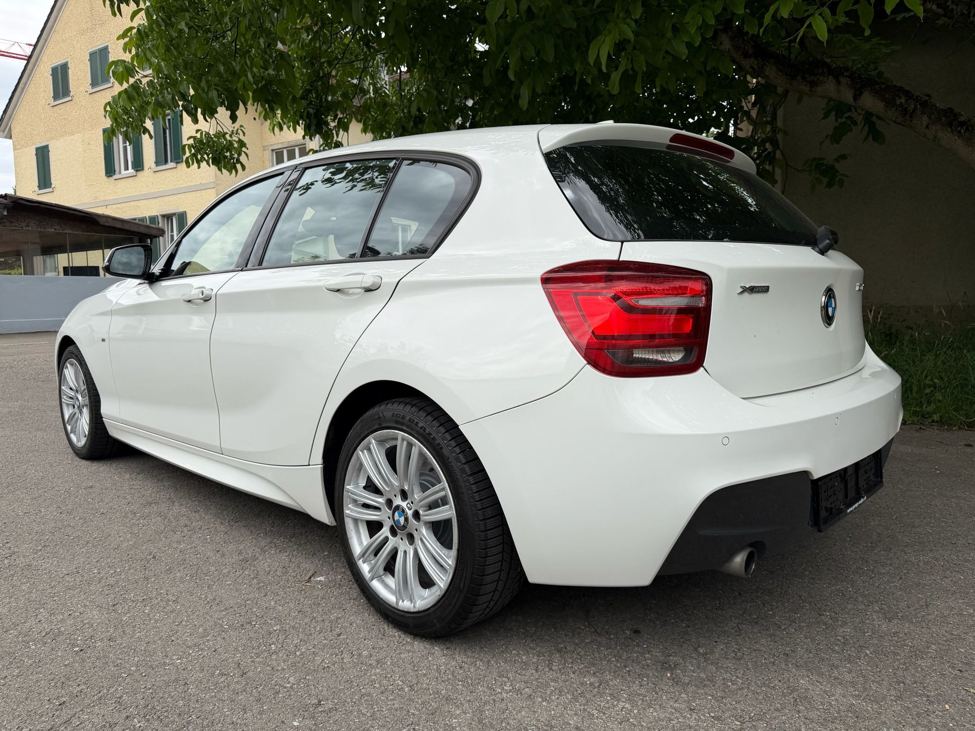 BMW 120d xDrive-image-13