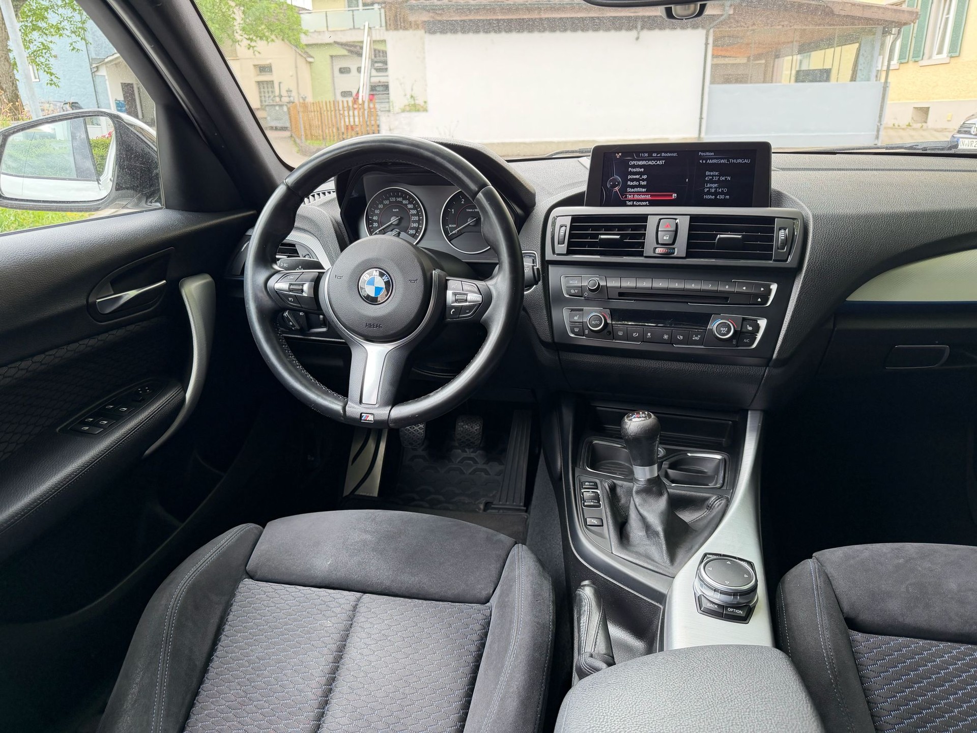 BMW 120d xDrive-image-15