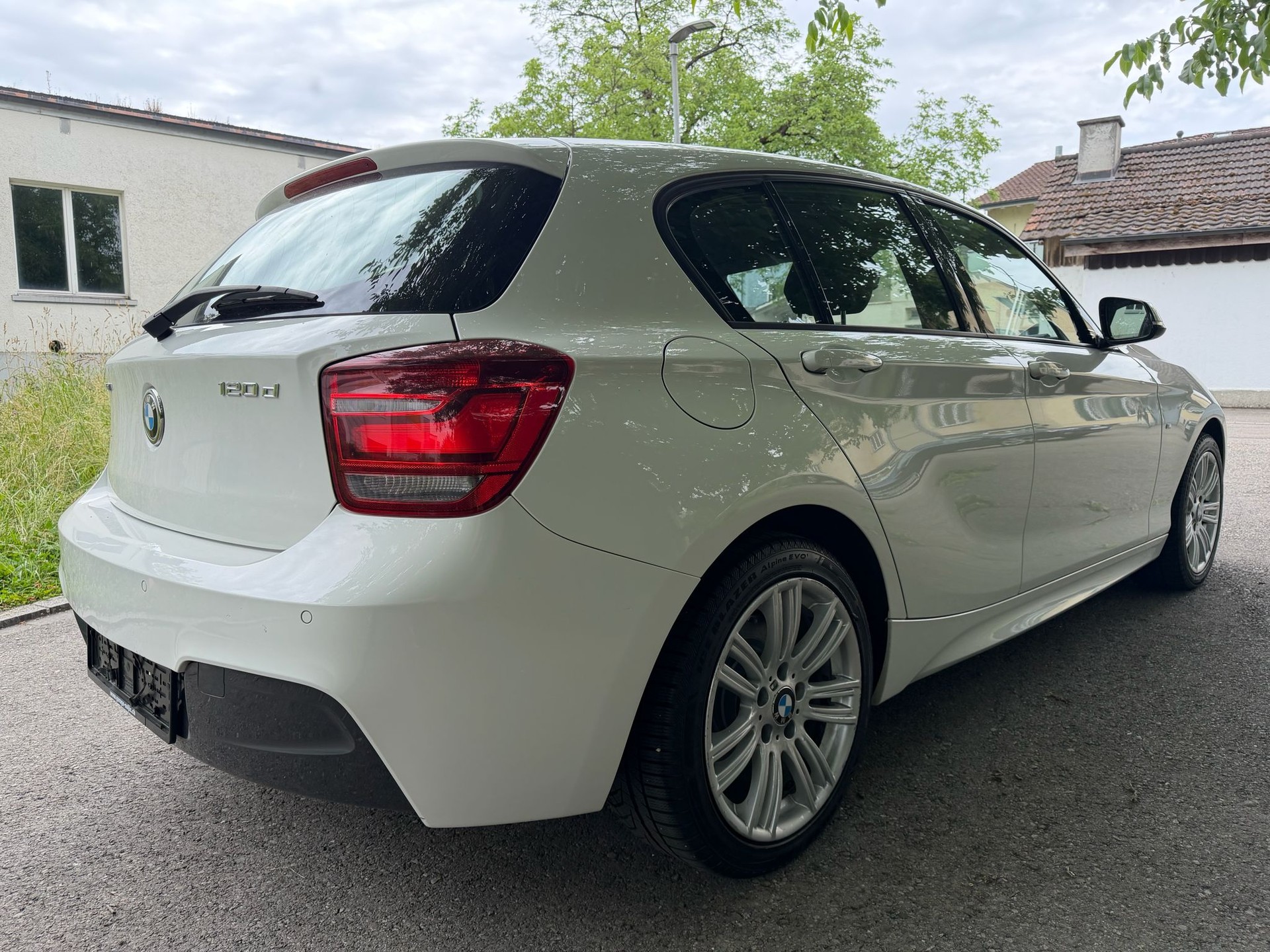 BMW 120d xDrive-image-9