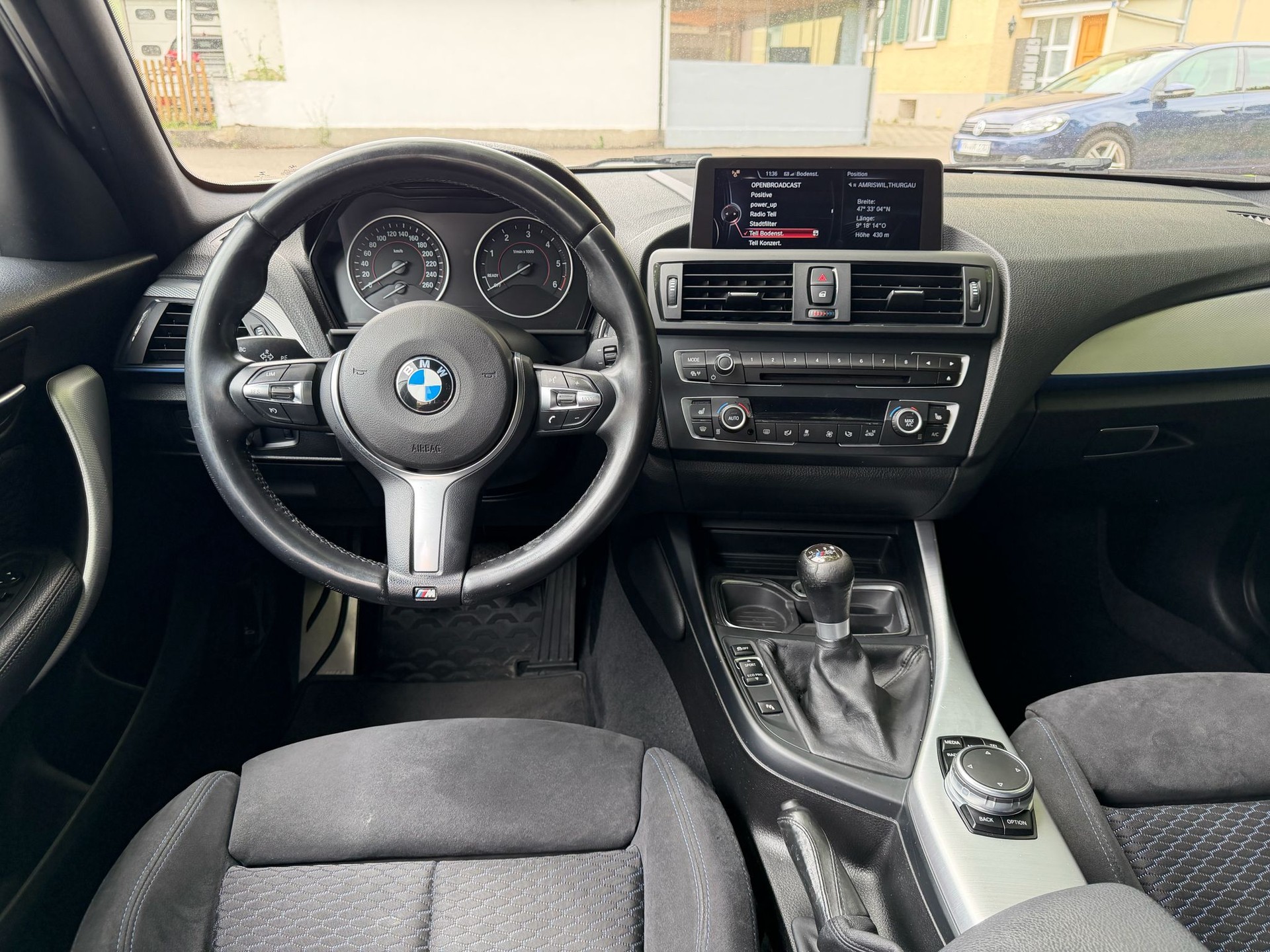 BMW 120d xDrive-image-16