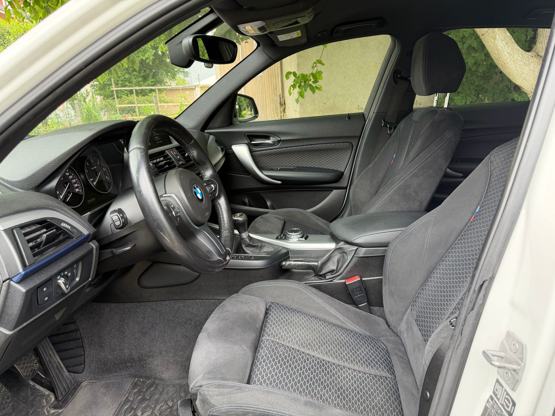 BMW 120d xDrive-image-18