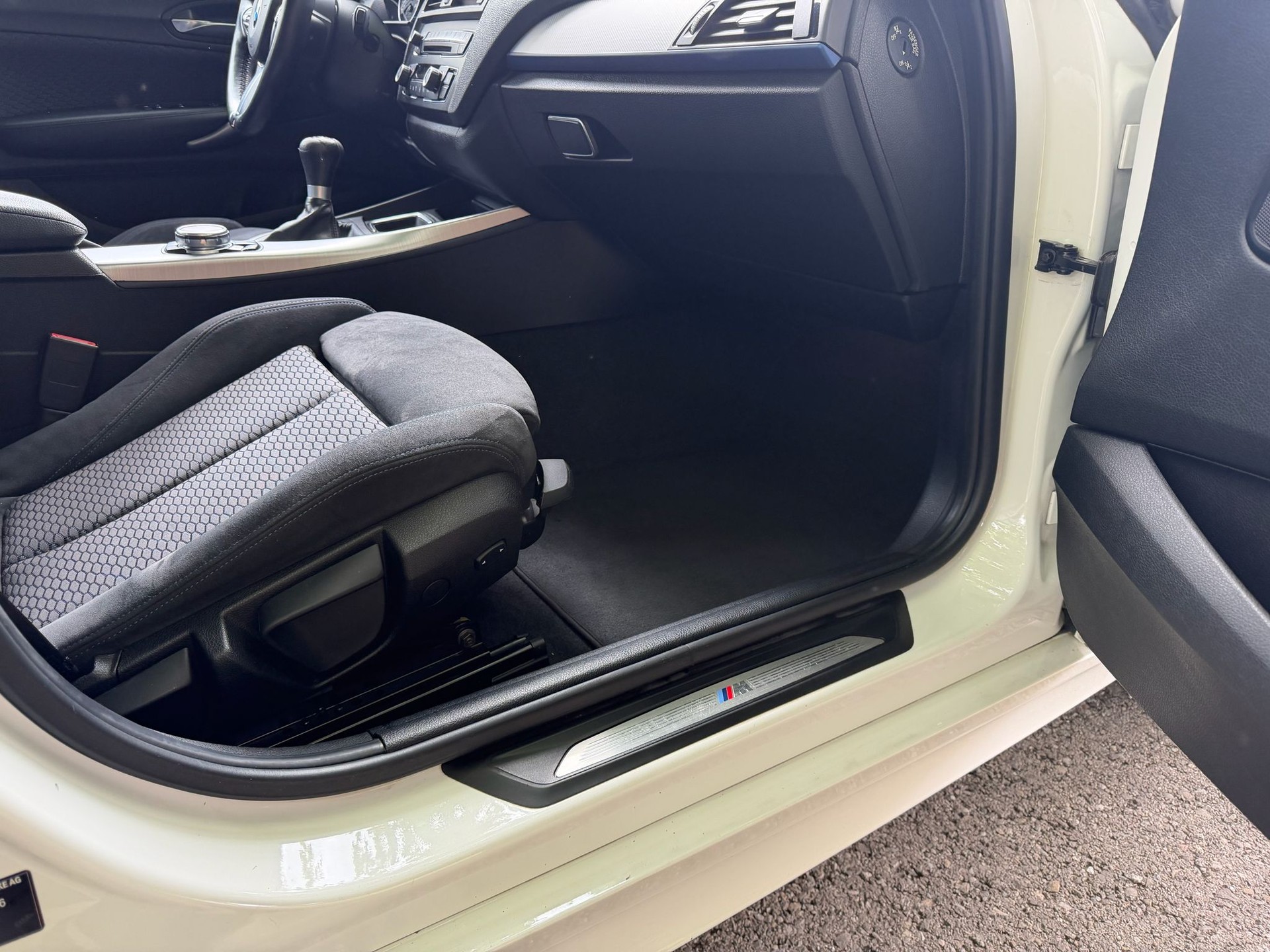 BMW 120d xDrive-image-3