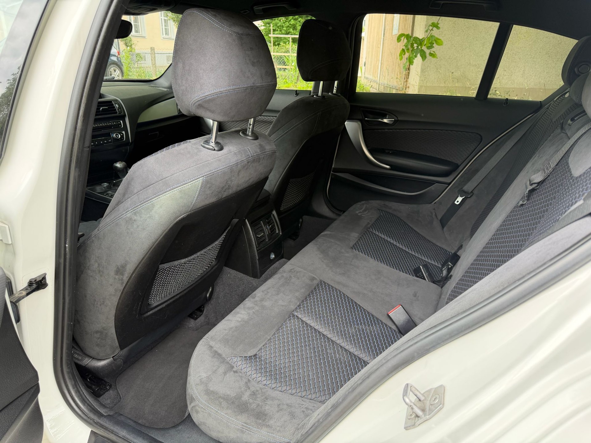 BMW 120d xDrive-image-14