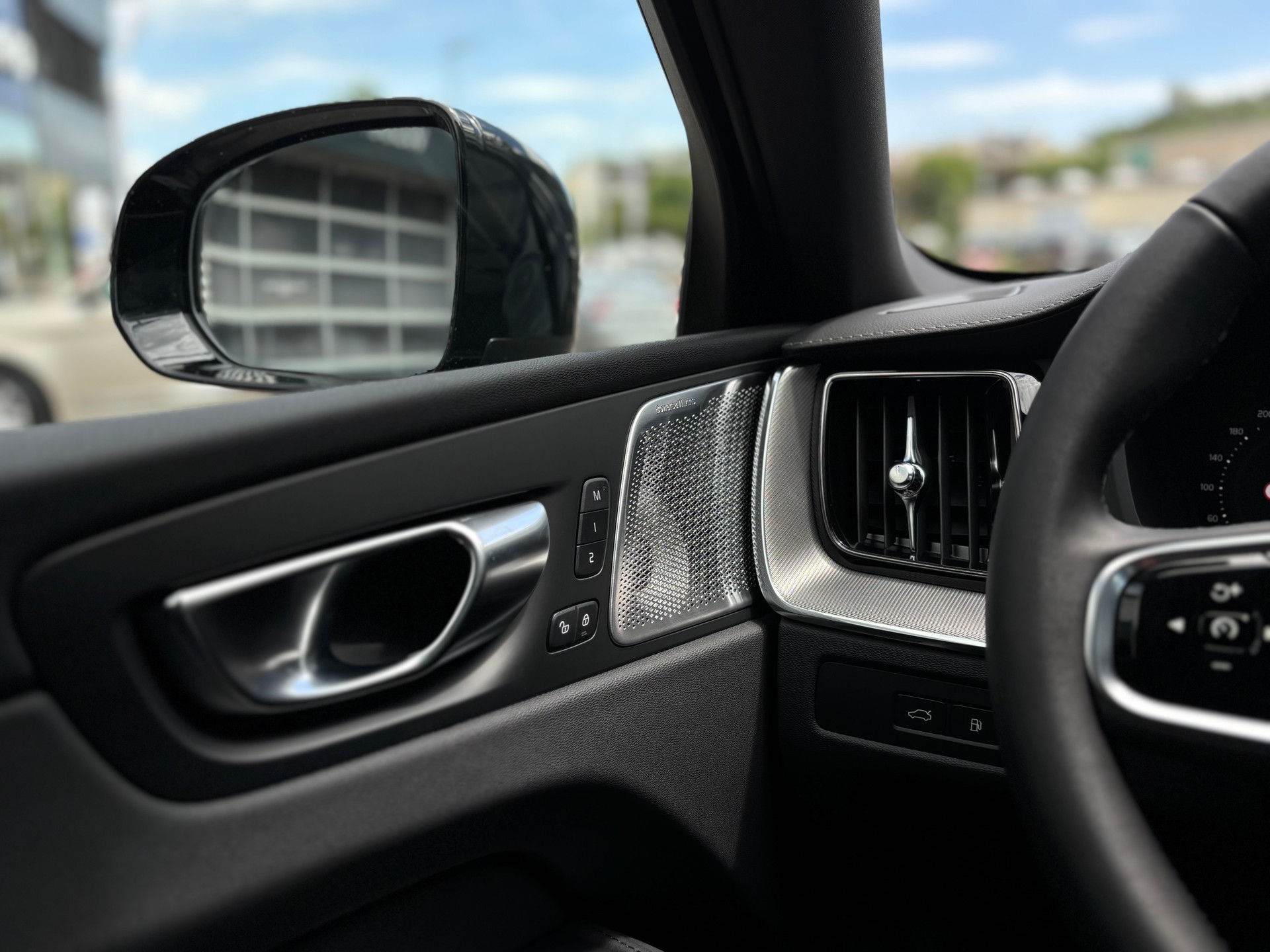 VOLVO XC60 2.0 T8 TE Black Edition eAWD-image-19